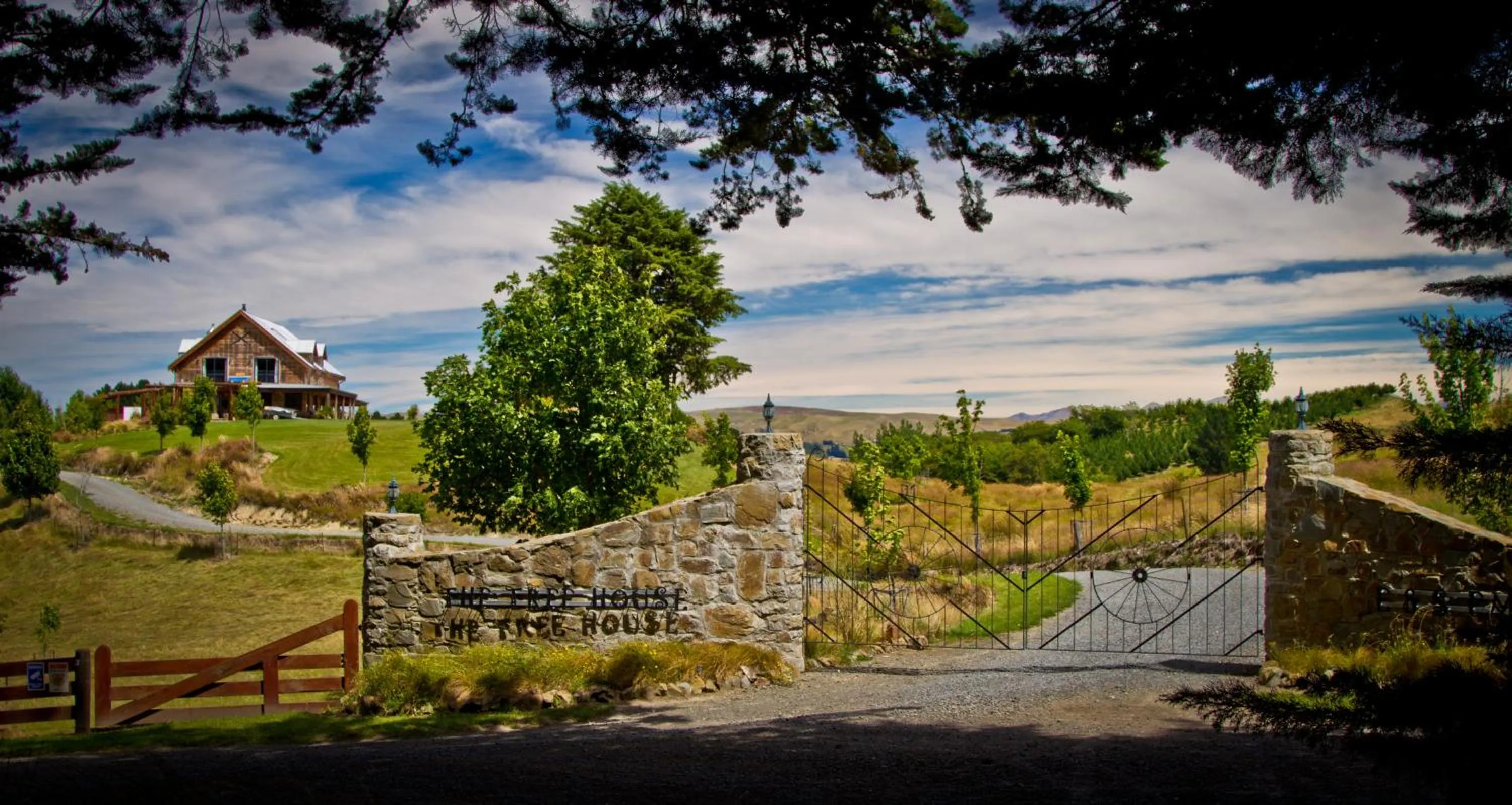 Property building in Tree House Lodge Bed & Breakfast