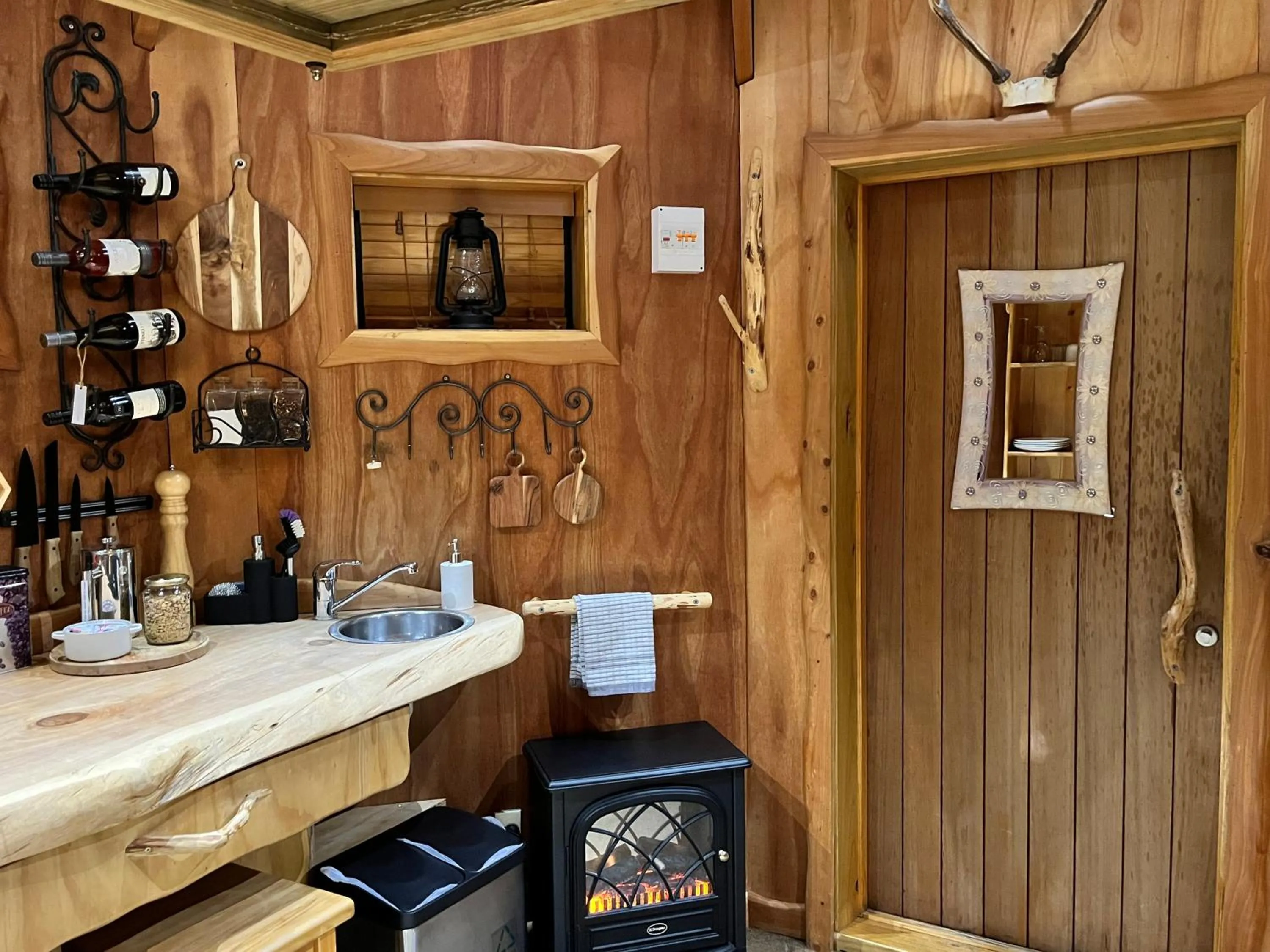 Kitchen or kitchenette in Tree House Lodge Bed & Breakfast