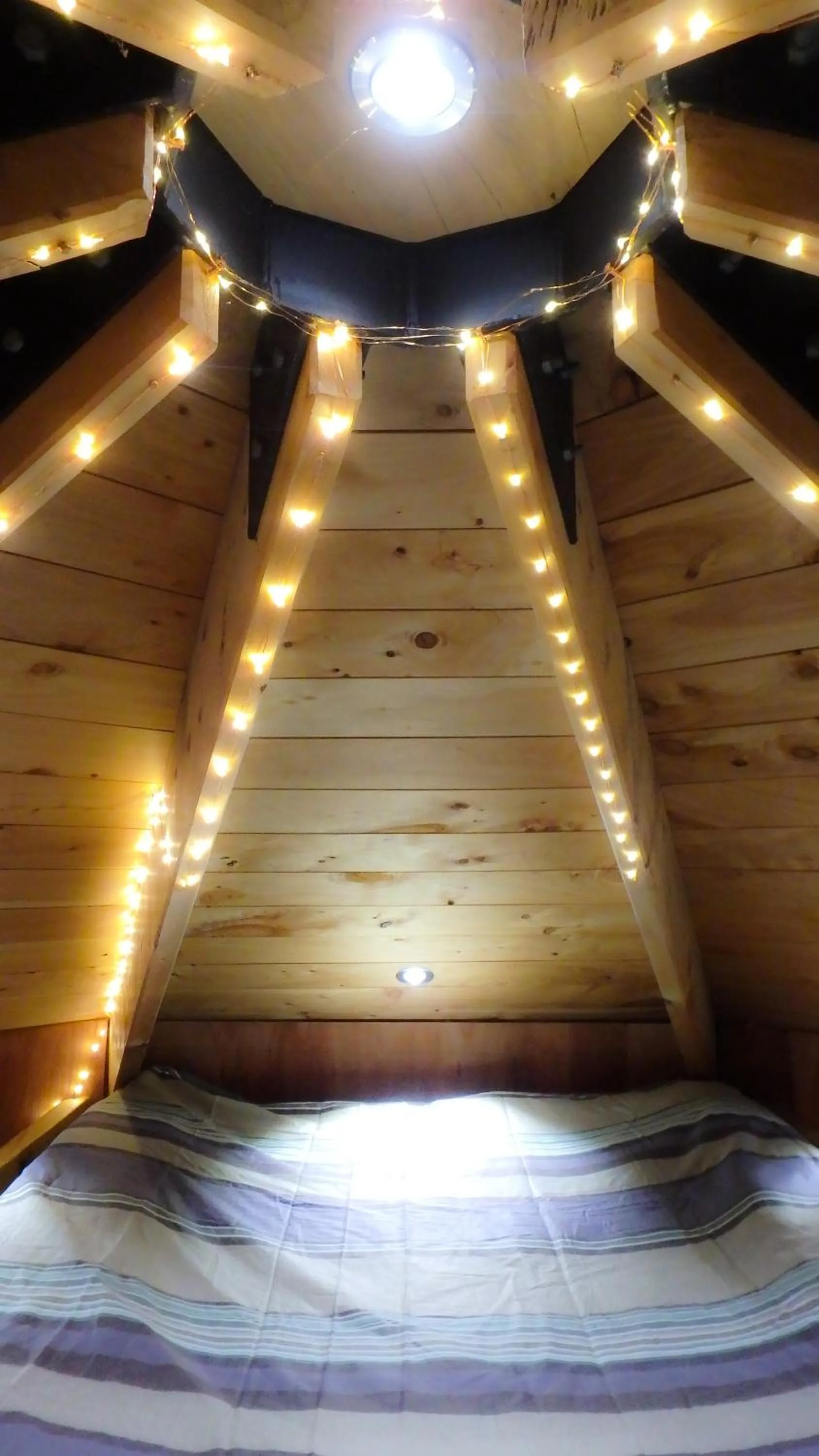 Bed in Tree House Lodge Bed & Breakfast