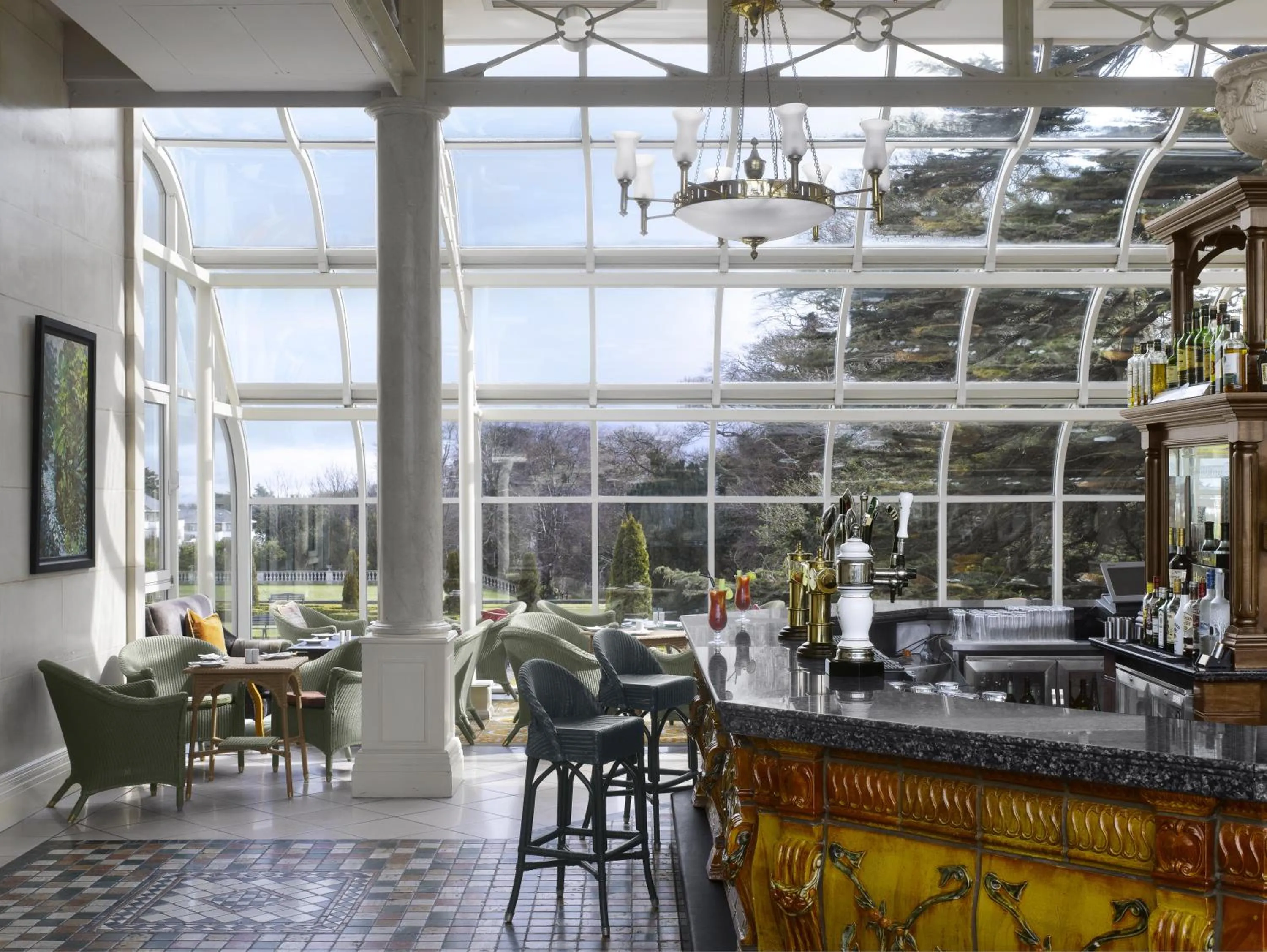 Lounge or bar in Radisson Blu St. Helen's Hotel