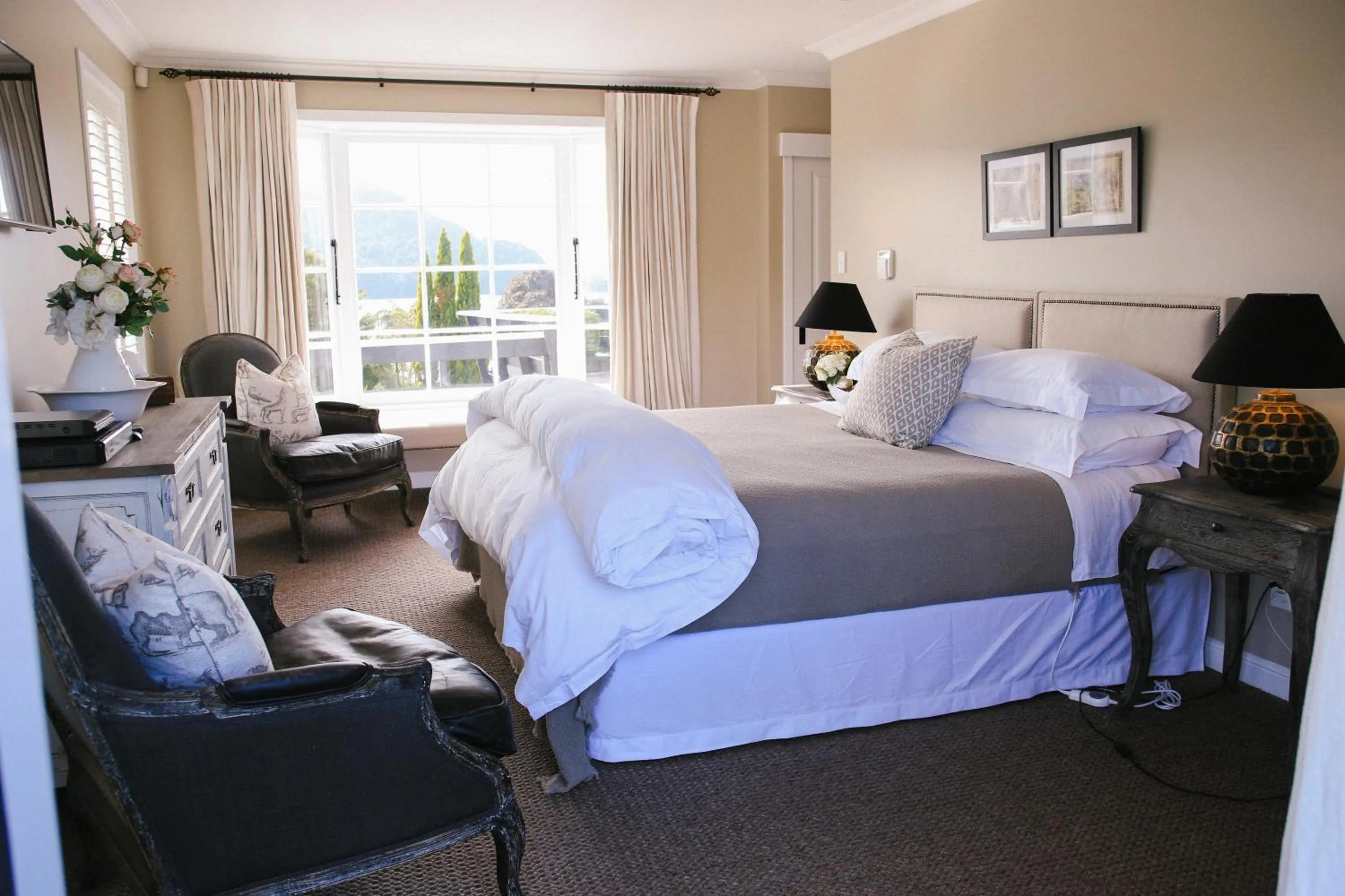 Bed in Ngamihi Lodge