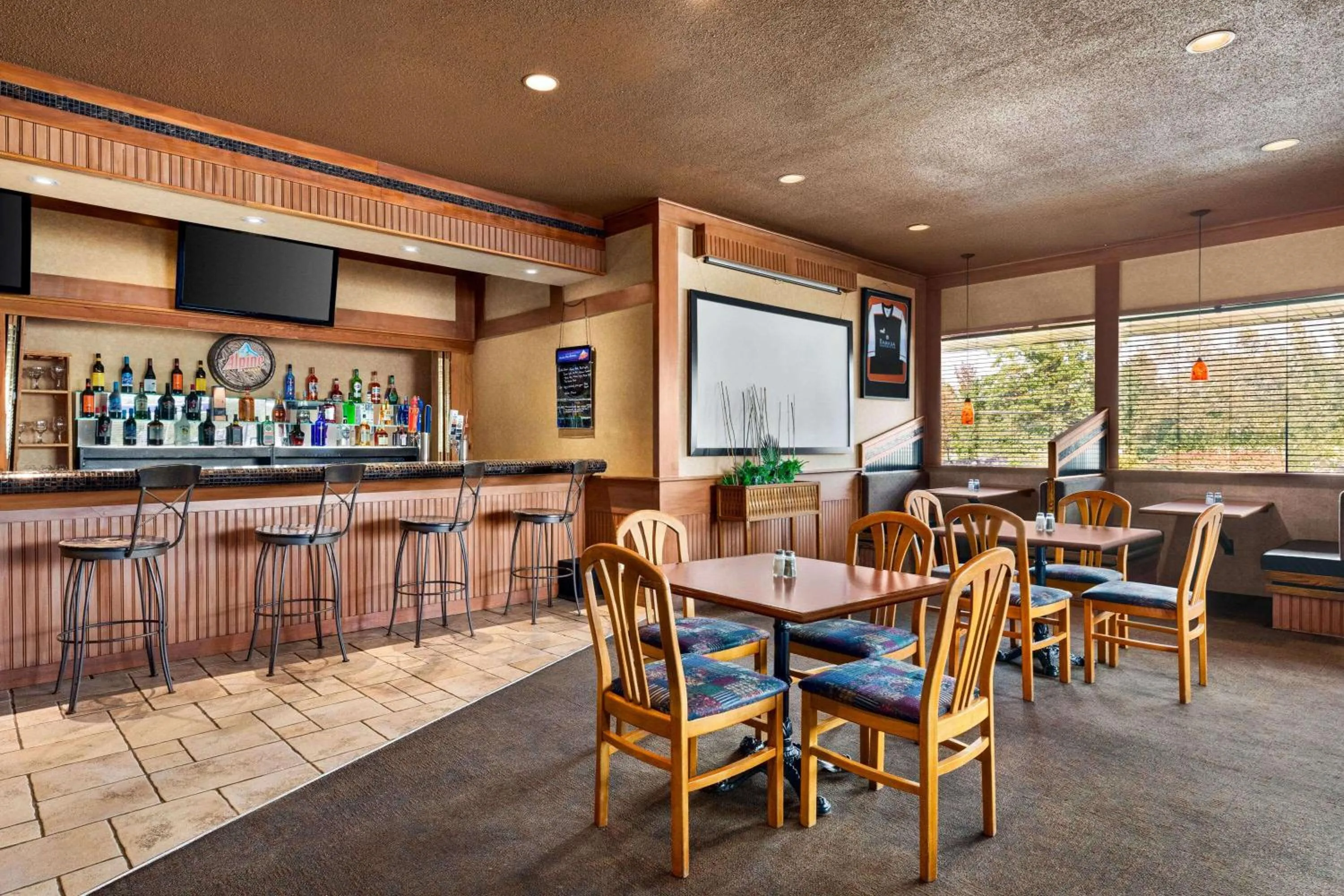 Lounge or bar in Ramada by Wyndham Fredericton