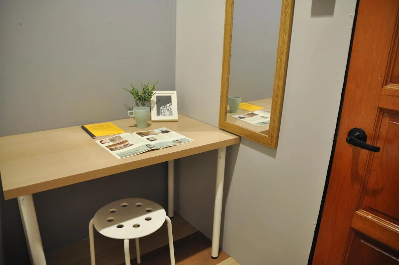 GRAYHAUS Guest House