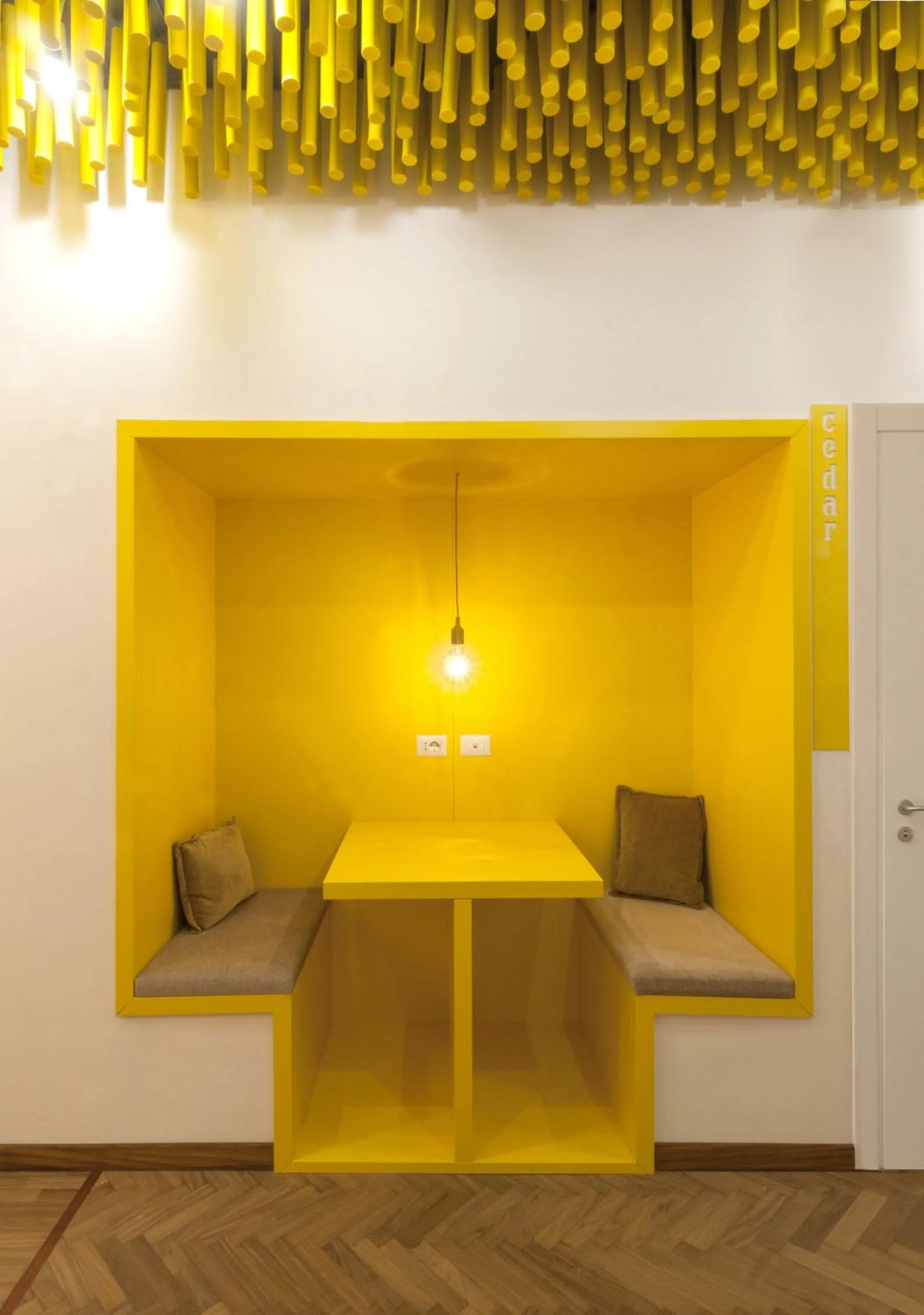 Communal lounge/ TV room in Limoncello Rooms