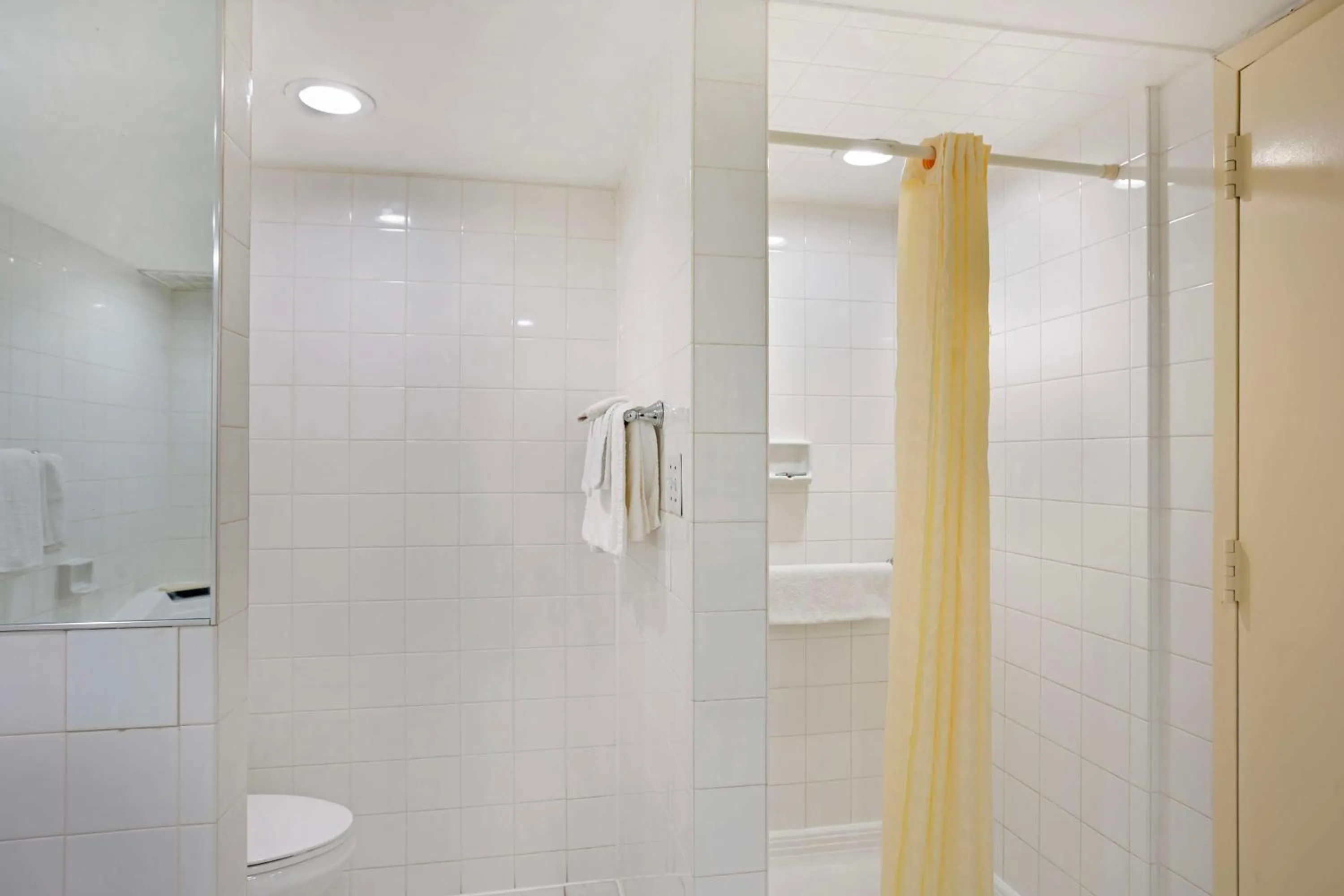 Bathroom in Best Western Atlantic City Beach Block