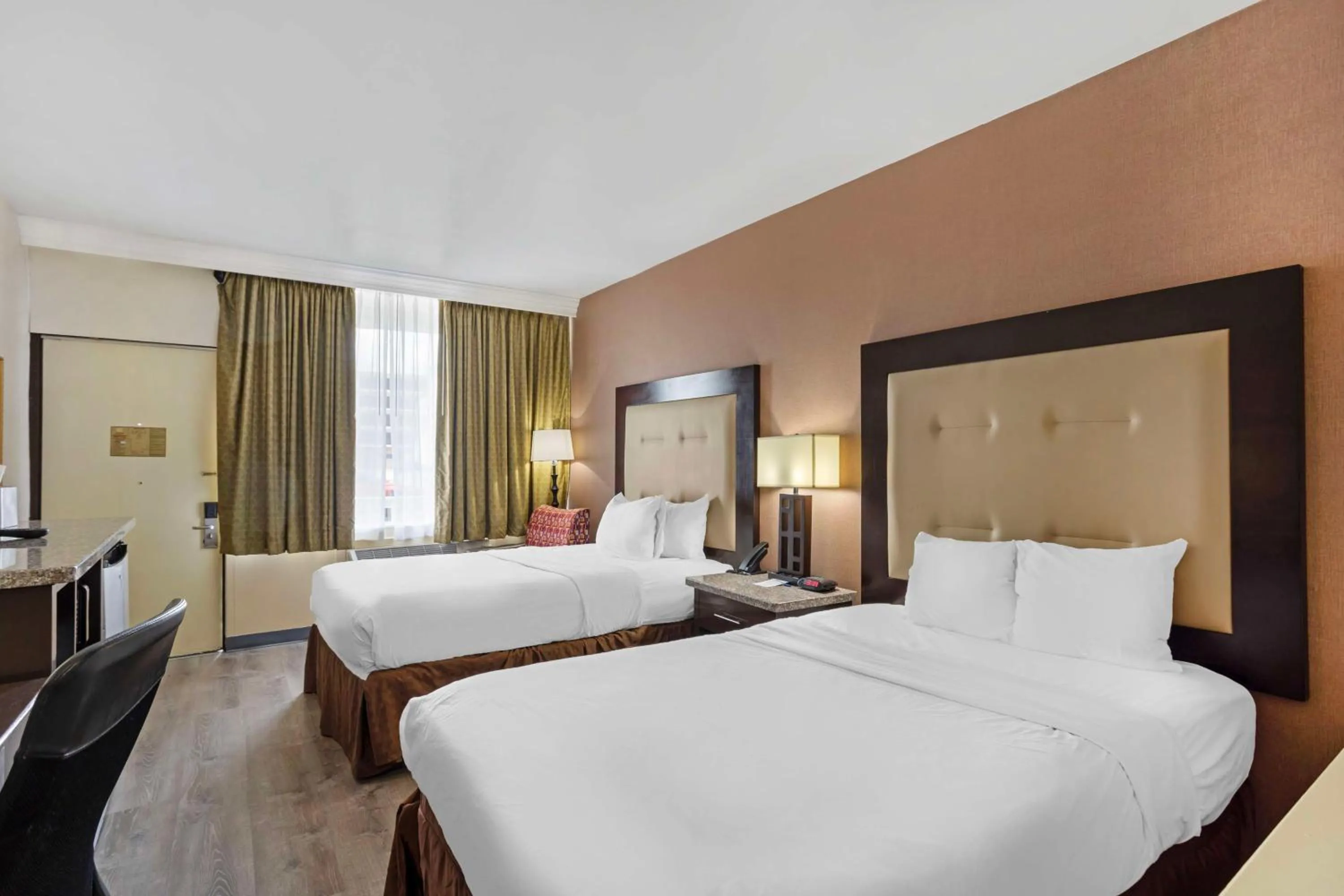 Bedroom, Bed in Best Western Atlantic City Beach Block