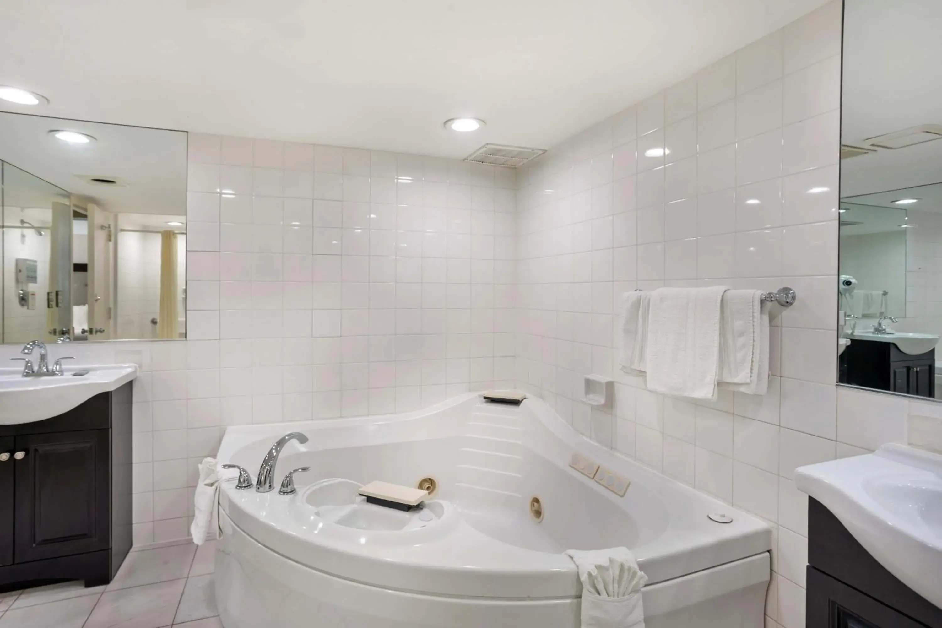 Bathroom in Best Western Atlantic City Beach Block Bathroom in Best Western Atlantic City Beach Block