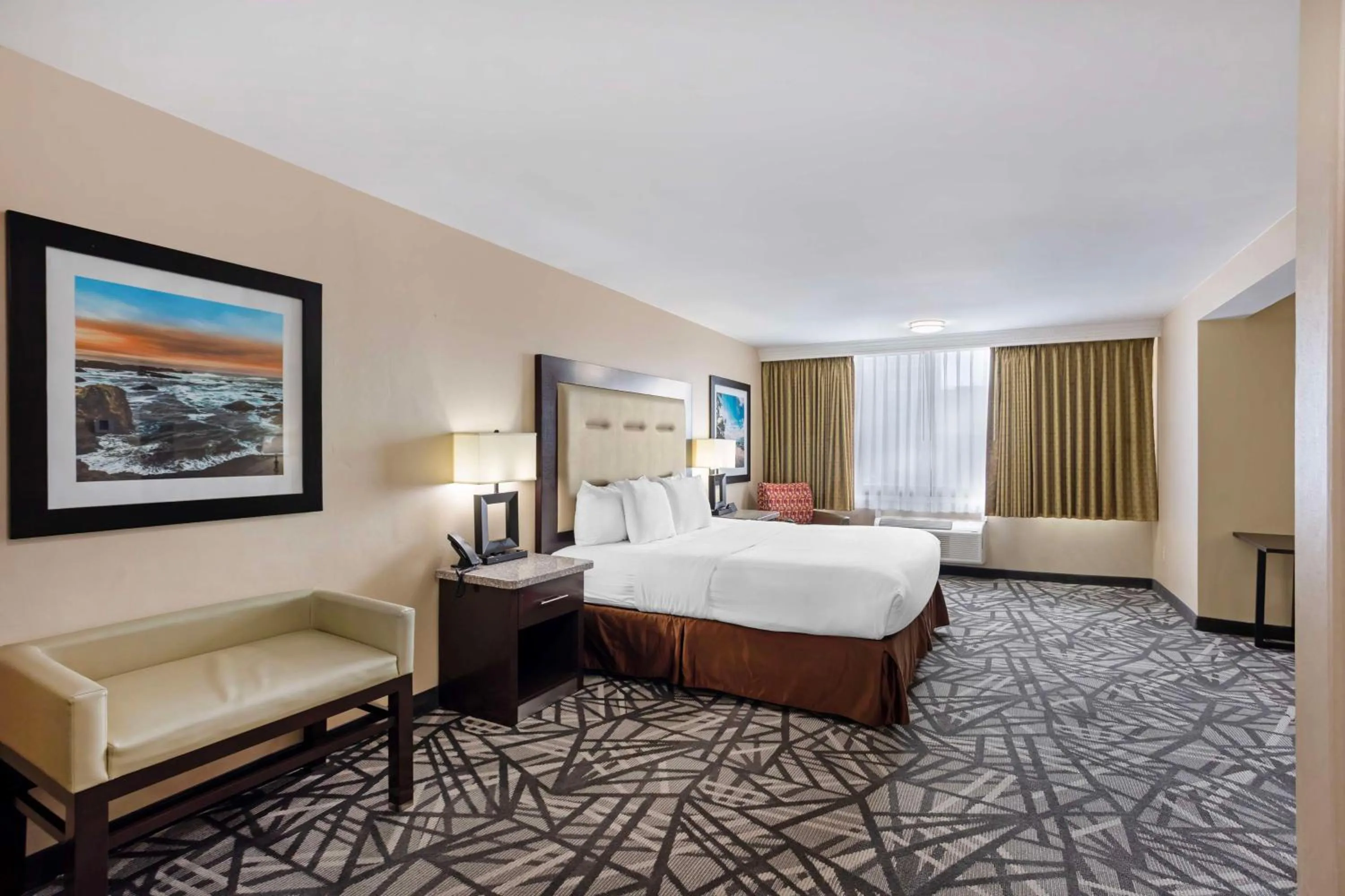 Bedroom, Bed in Best Western Atlantic City Beach Block