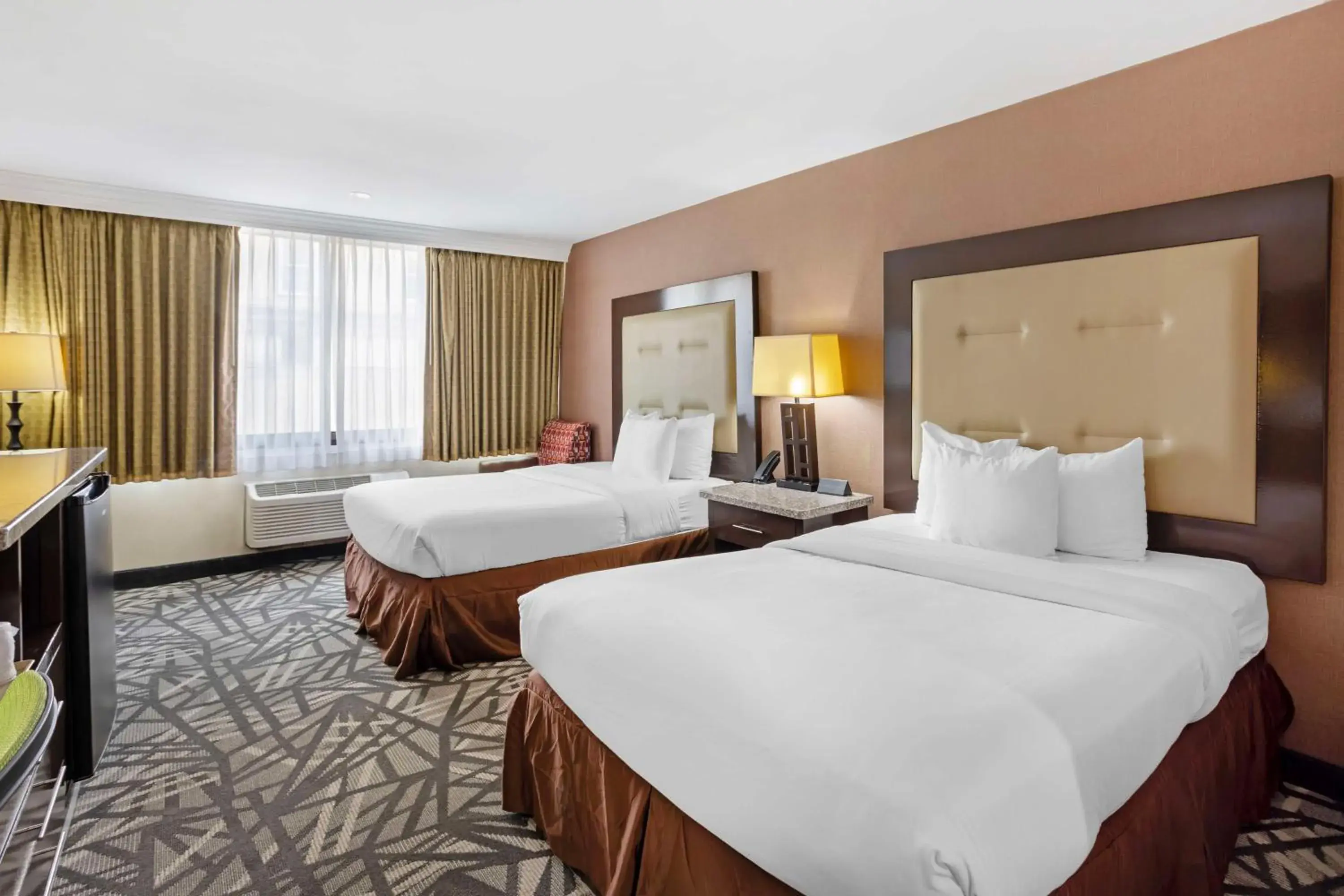 Bedroom, Bed in Best Western Atlantic City Beach Block Bedroom, Bed in Best Western Atlantic City Beach Block