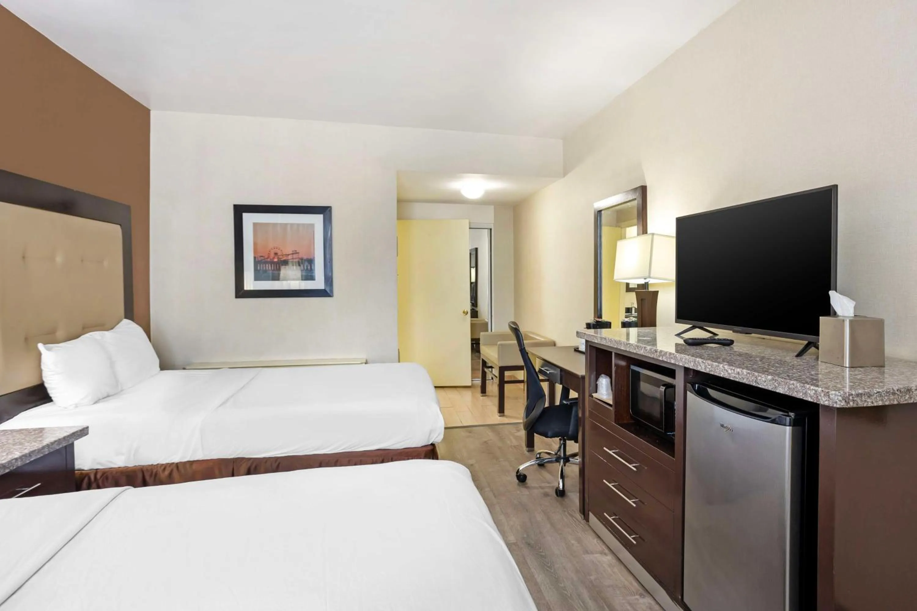 Bedroom, Bed in Best Western Atlantic City Beach Block