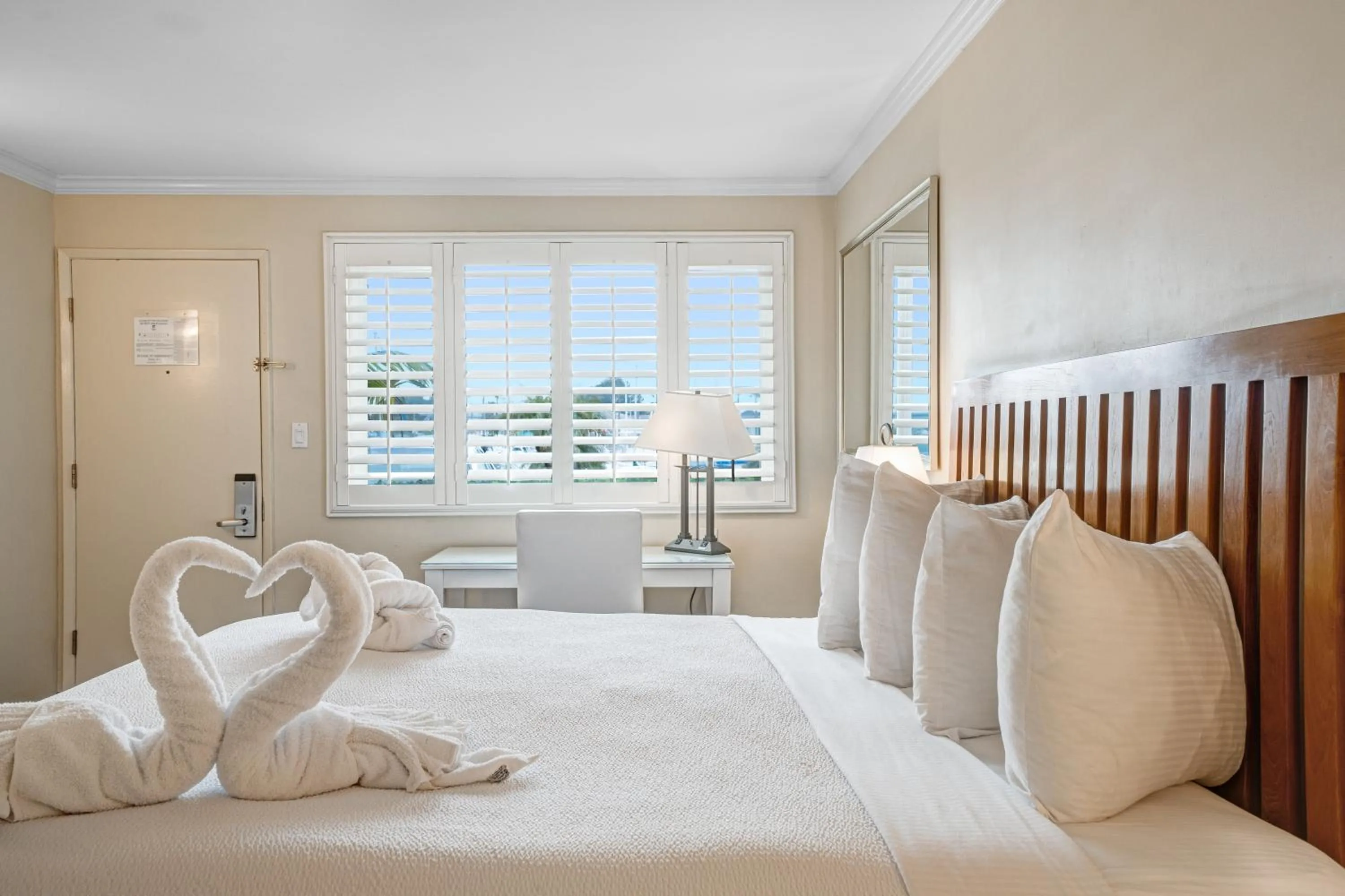 Bed in The Dana on Mission Bay