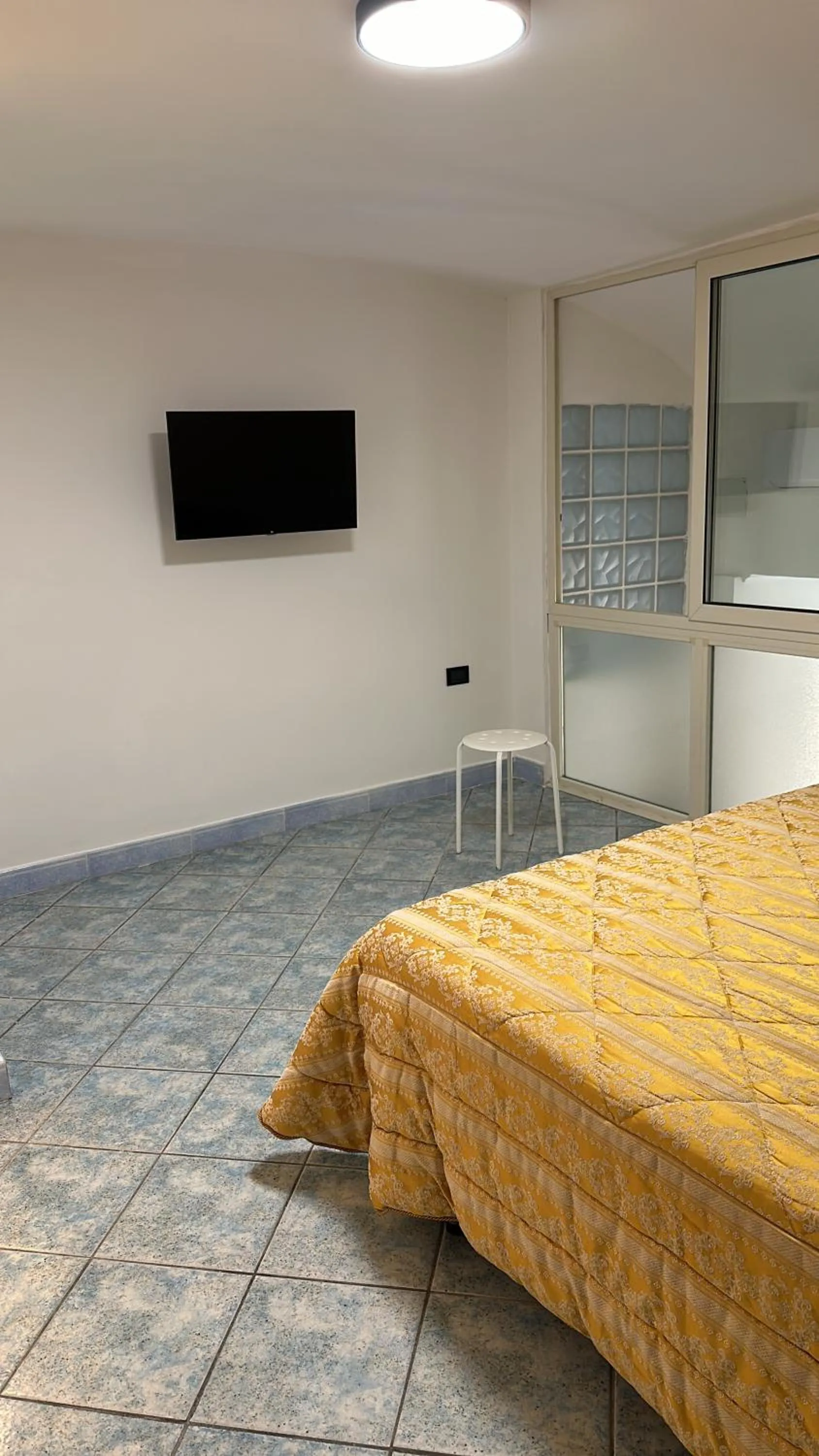 TV and multimedia, Bed in La Scalinata di Chiaia