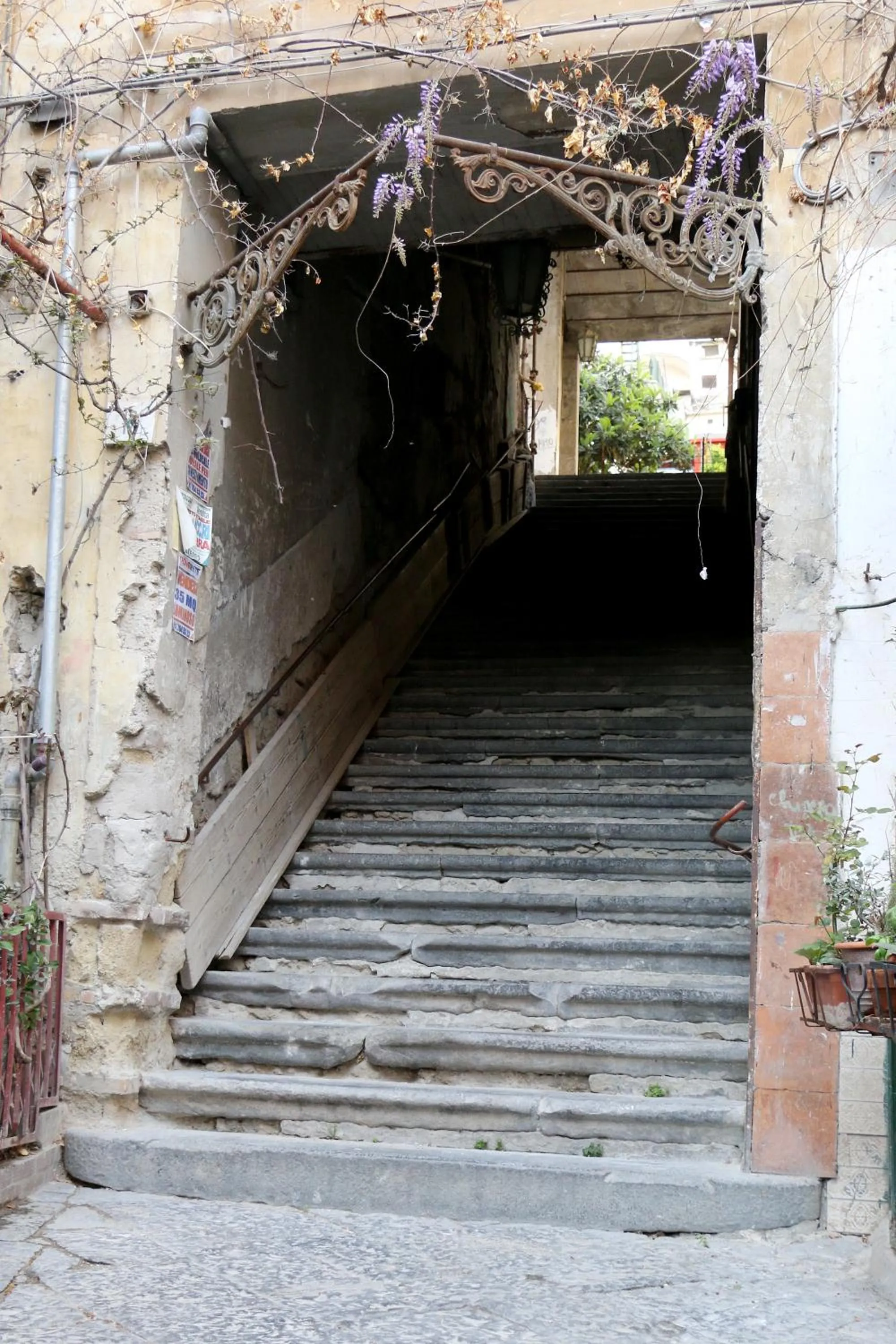 Property building in La Scalinata di Chiaia