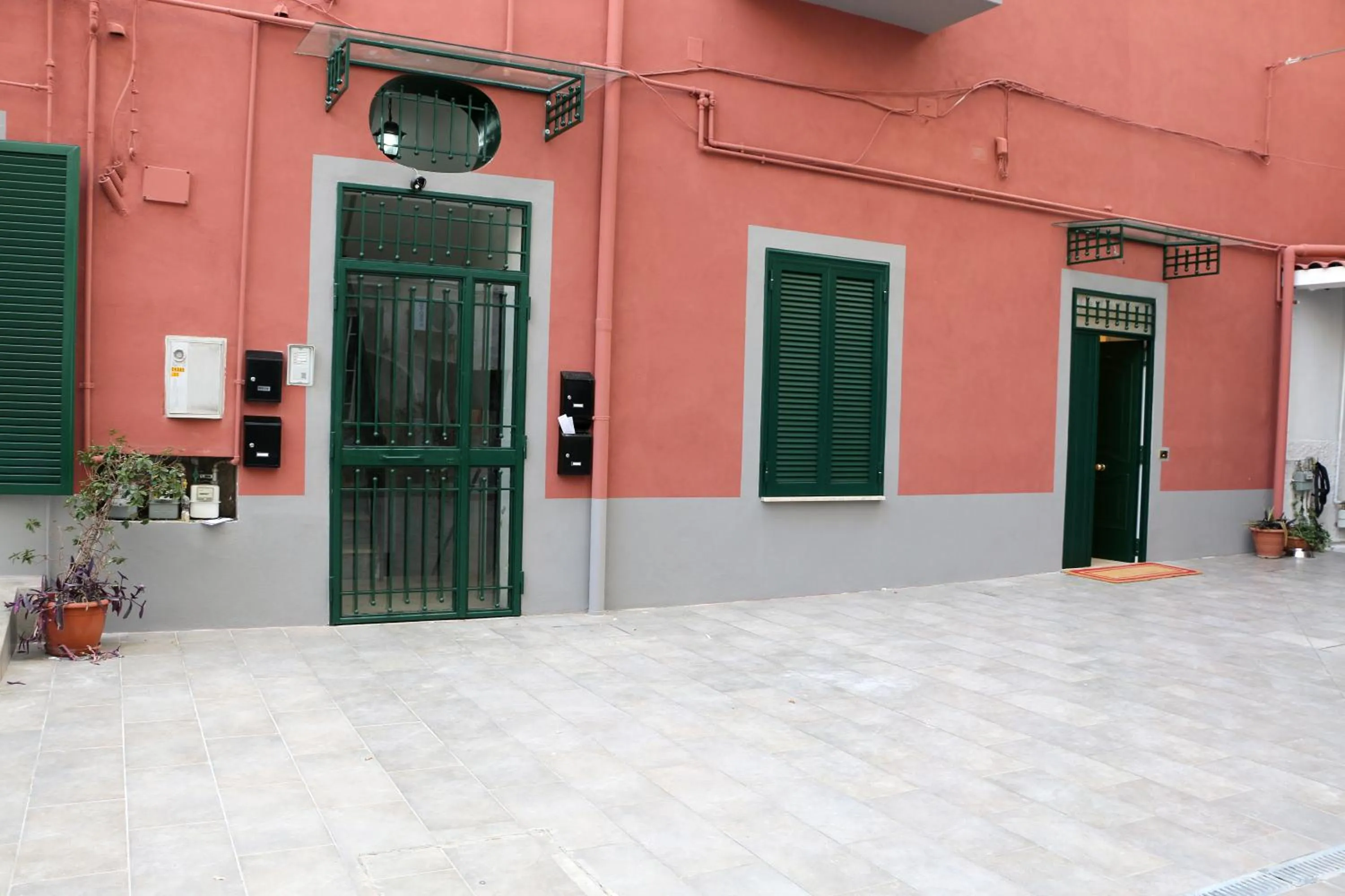 Property building in La Scalinata di Chiaia