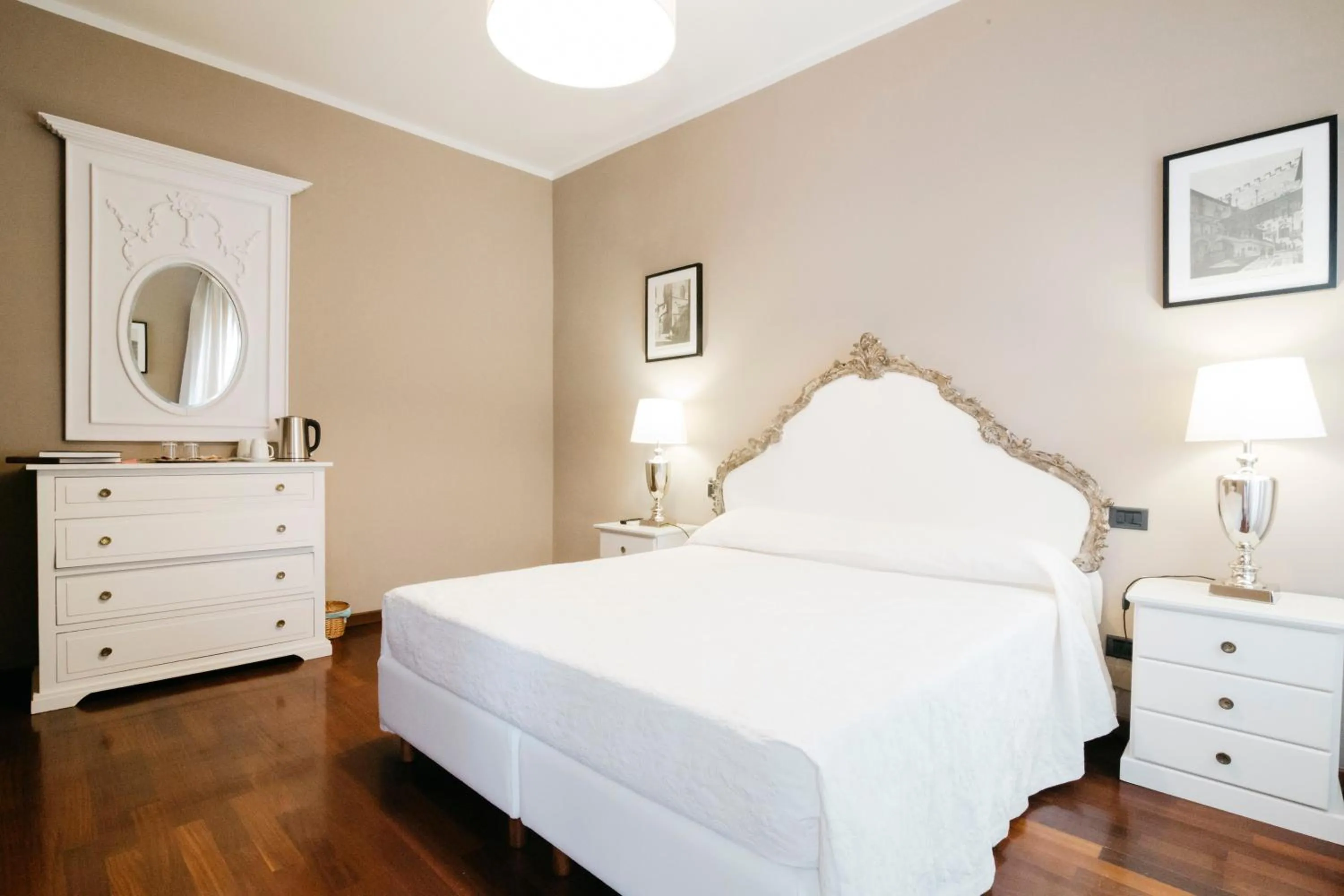 Photo of the whole room, Bed in Residenza Ognissanti