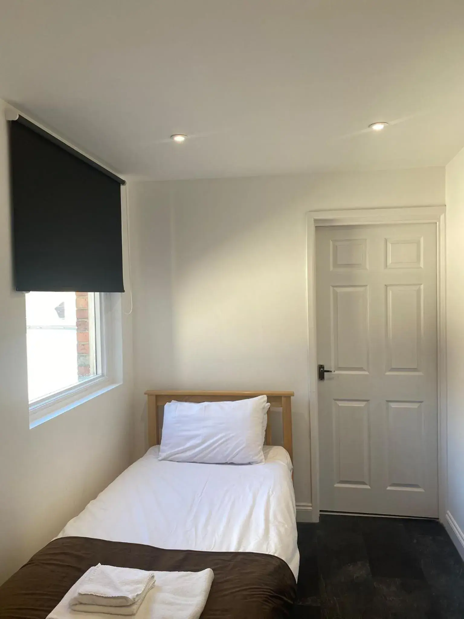 Single Room with Private Bathroom in Lady Hamilton Inn Single Room with Private Bathroom in Lady Hamilton Inn