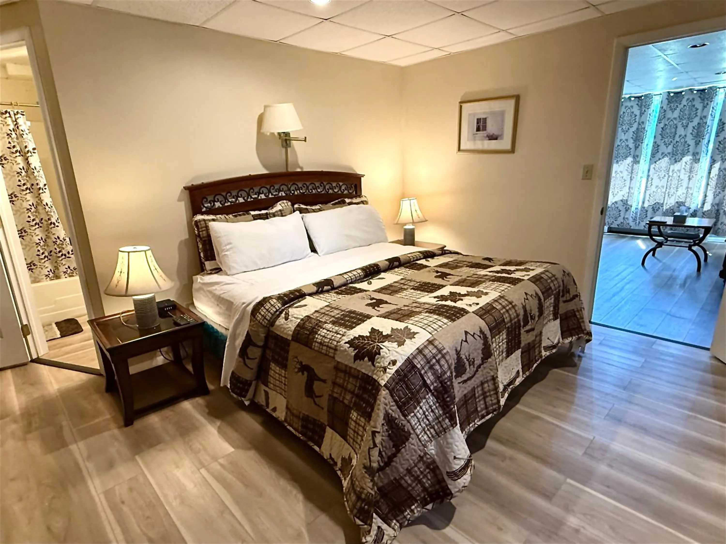 Bedroom, Bed in Skaneateles Inn on 20