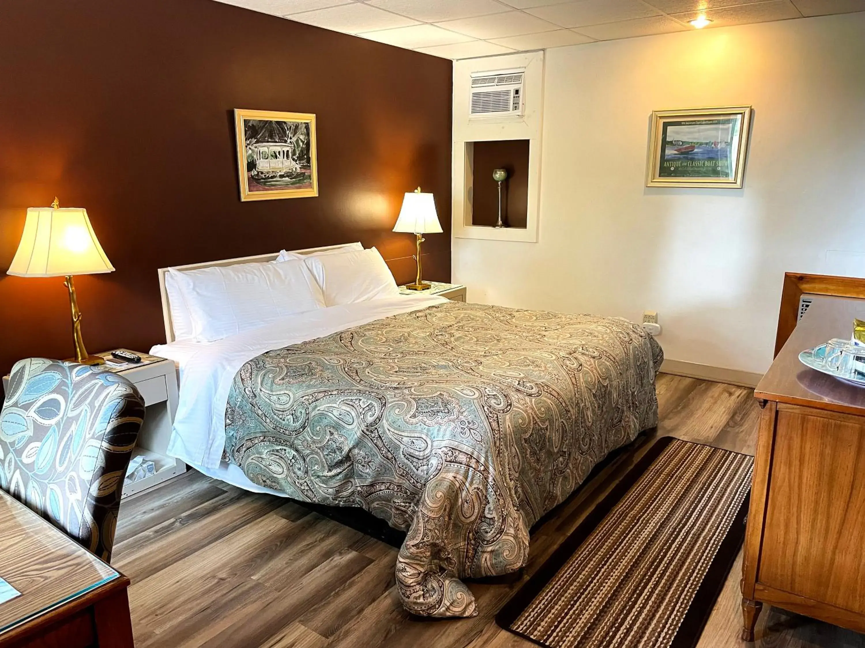 King Room in Skaneateles Inn on 20 King Room in Skaneateles Inn on 20