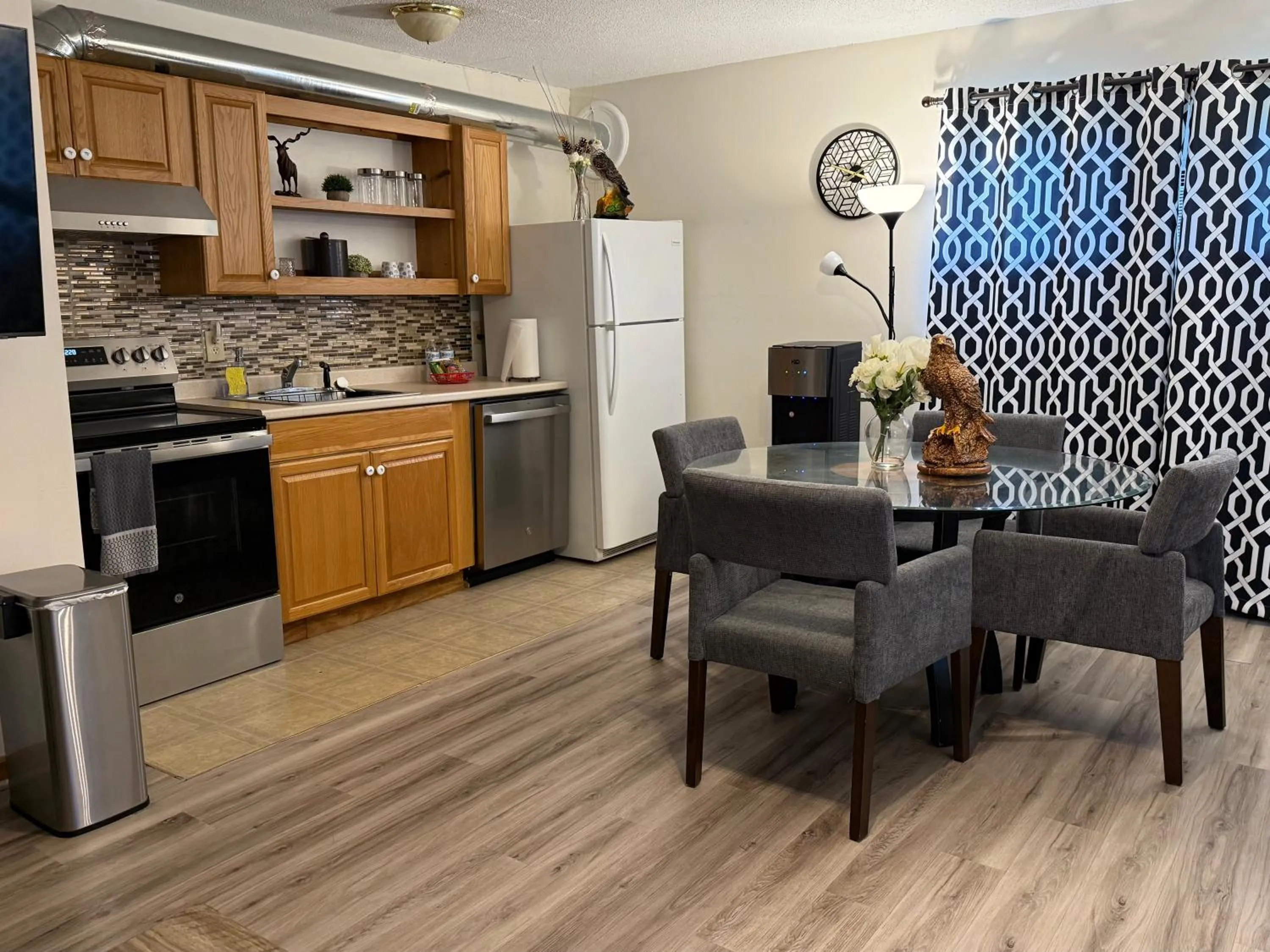 Living room in Skaneateles Inn on 20