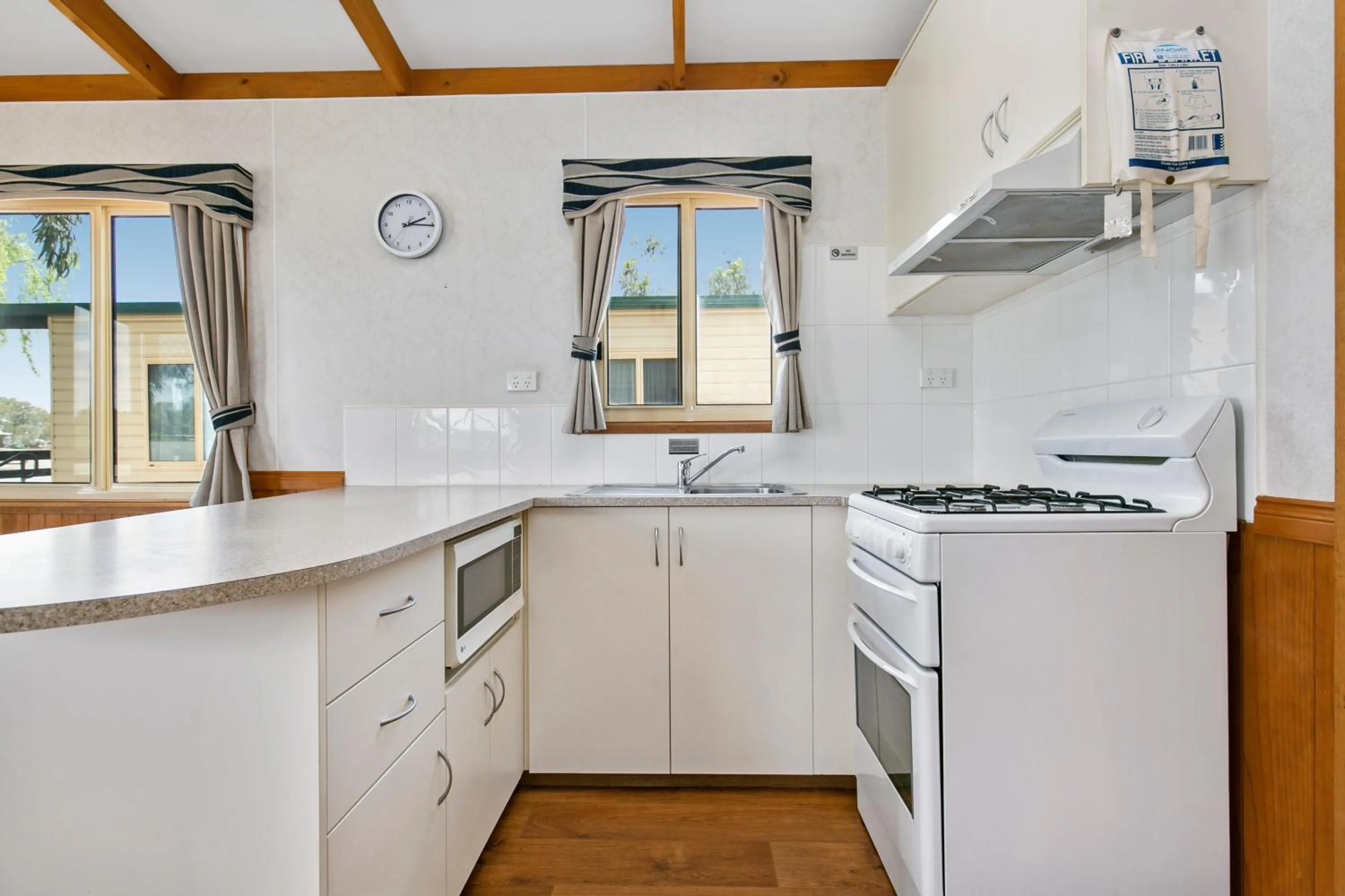Kitchen or kitchenette in BIG4 Mannum Holiday Park