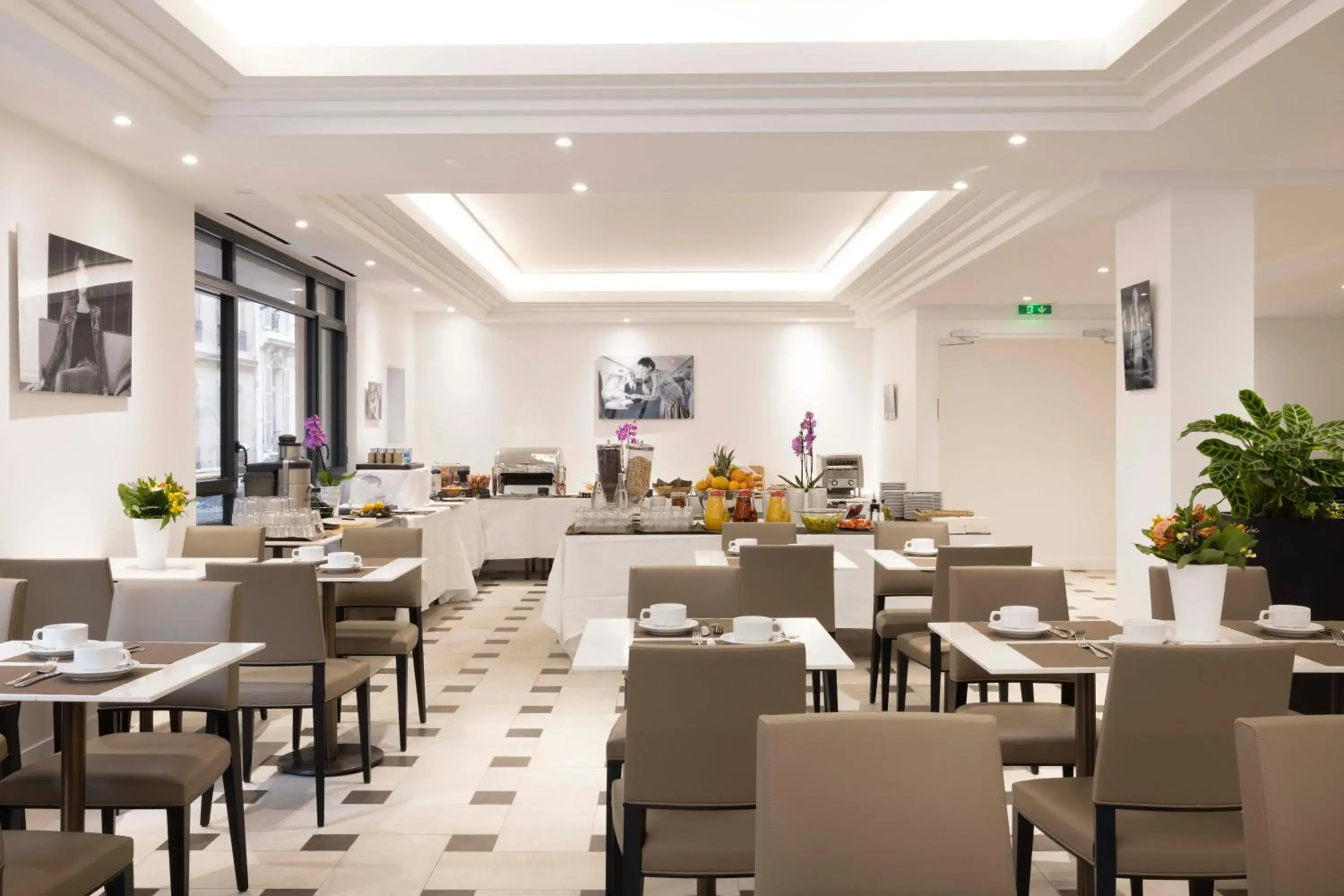 Continental breakfast in Hôtel De Castiglione Continental breakfast in Hôtel De Castiglione