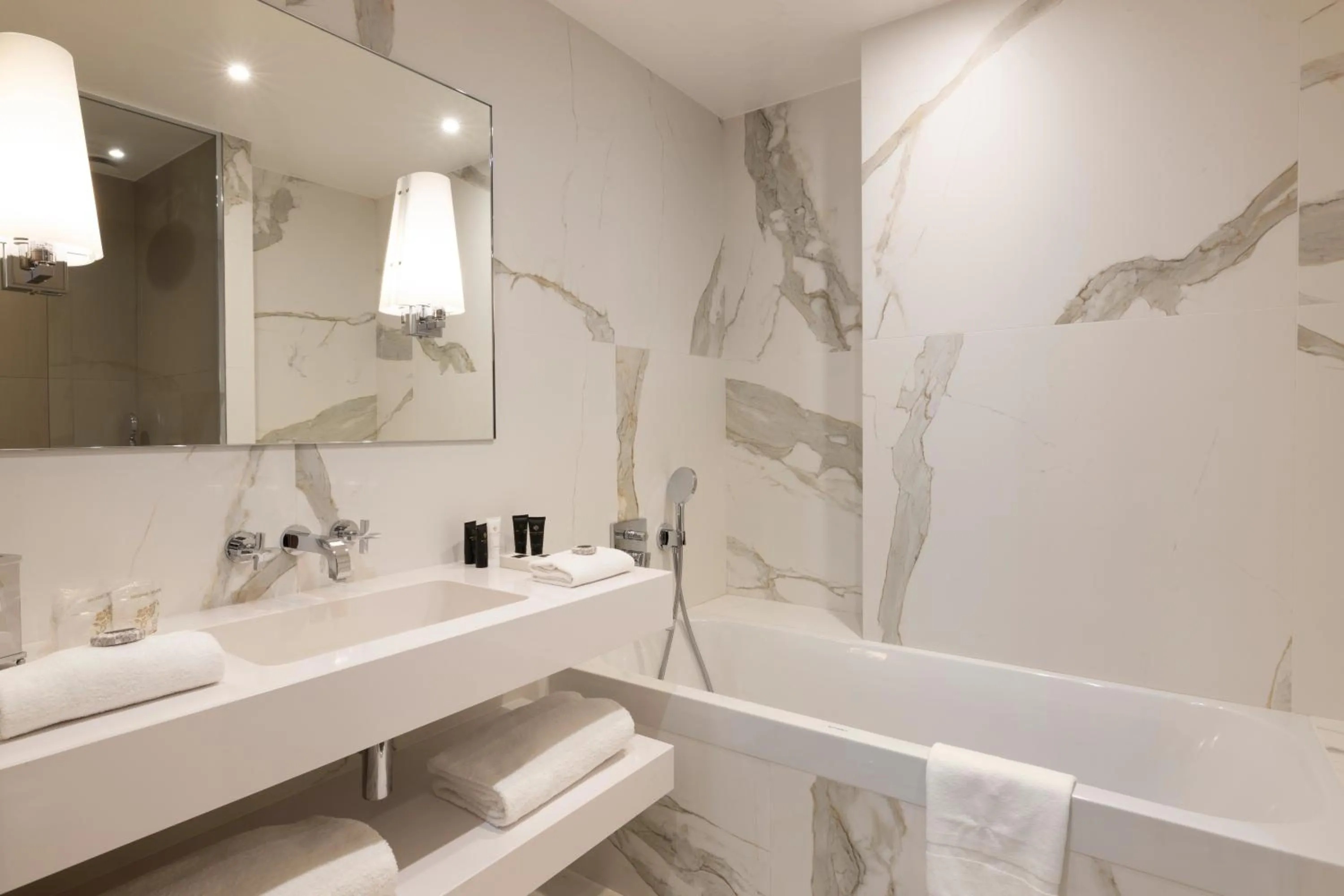 Bathroom in Hôtel De Castiglione