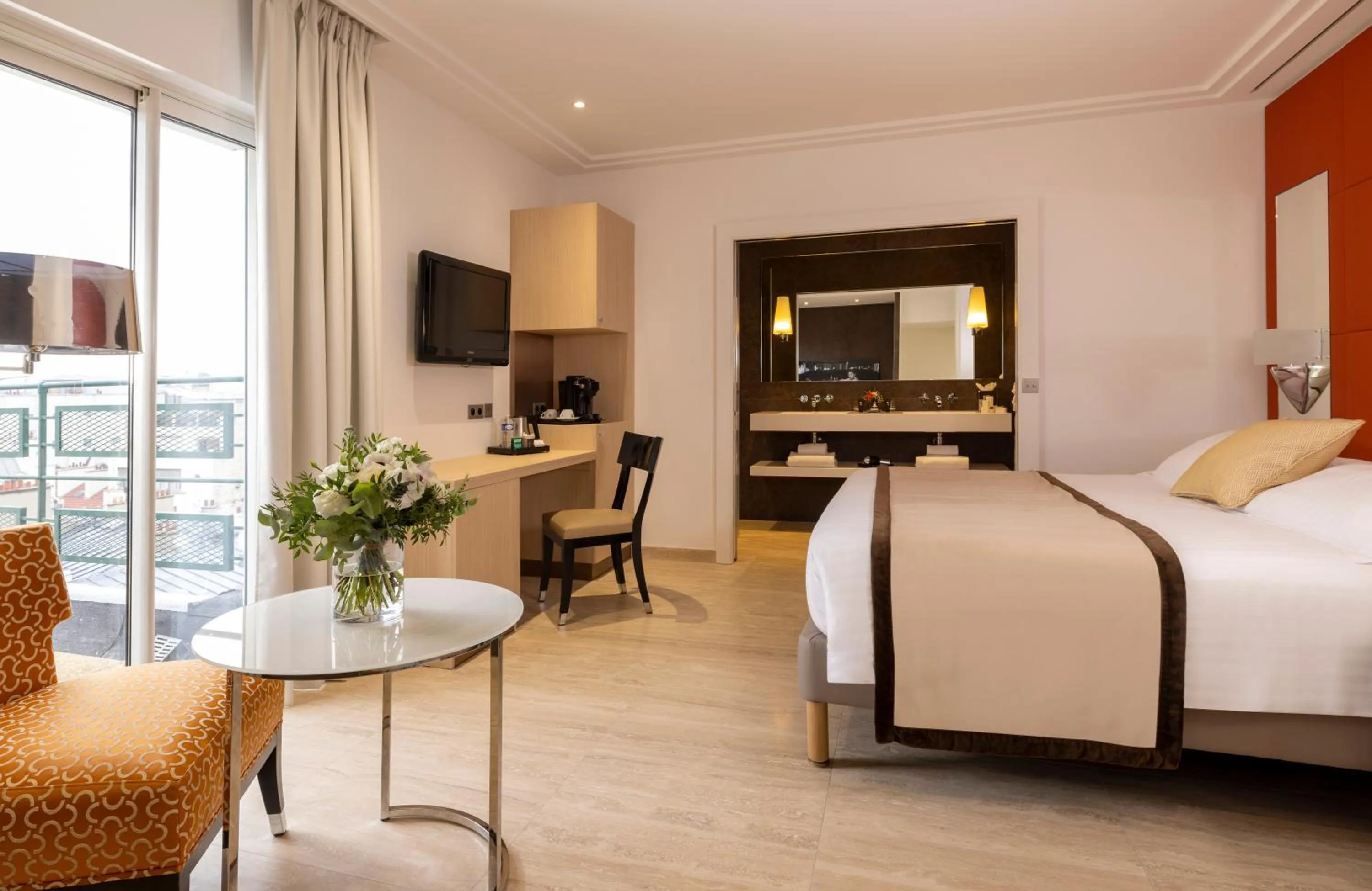 Photo of the whole room, Bed in Hôtel De Castiglione