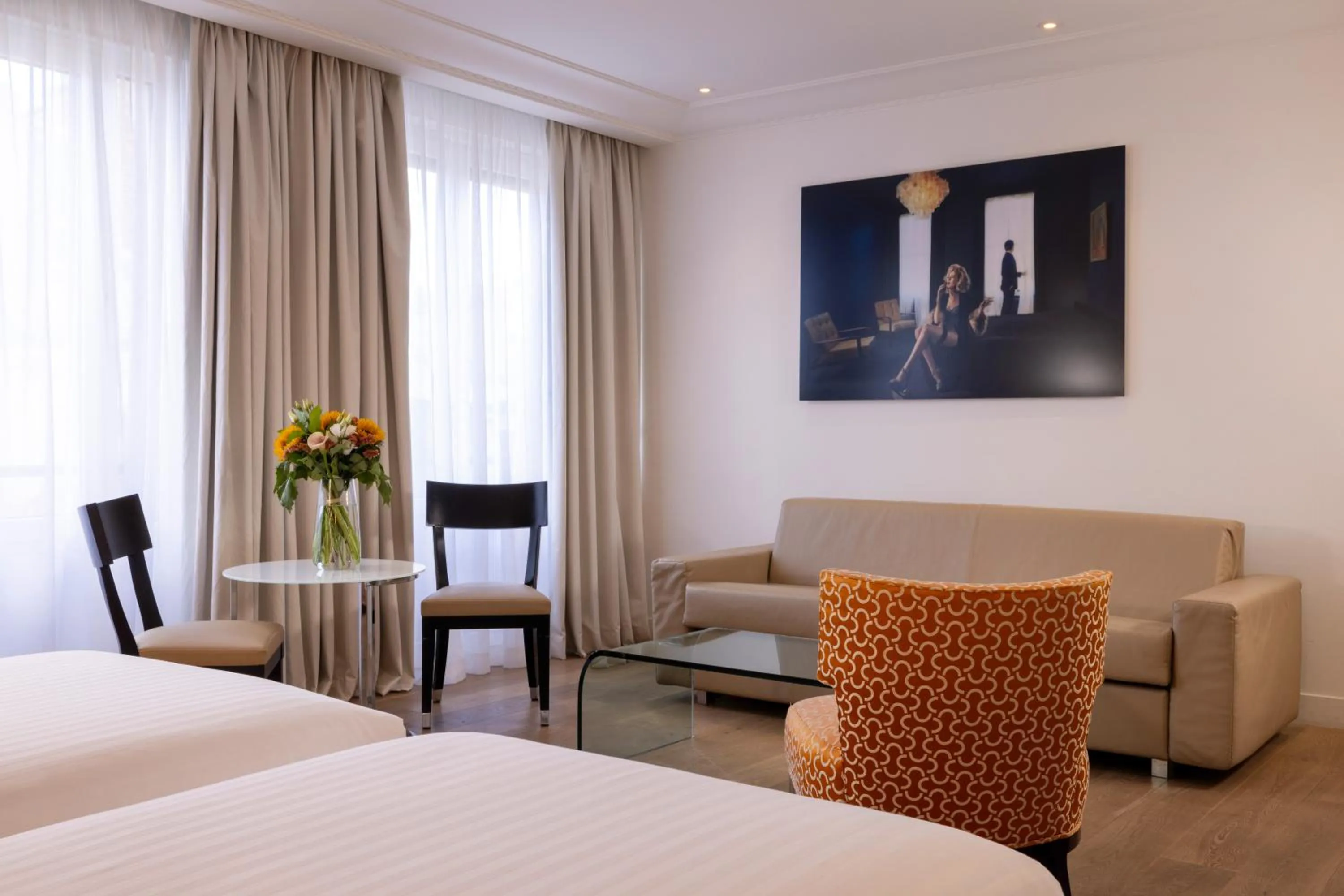 Seating area, Bed in Hôtel De Castiglione