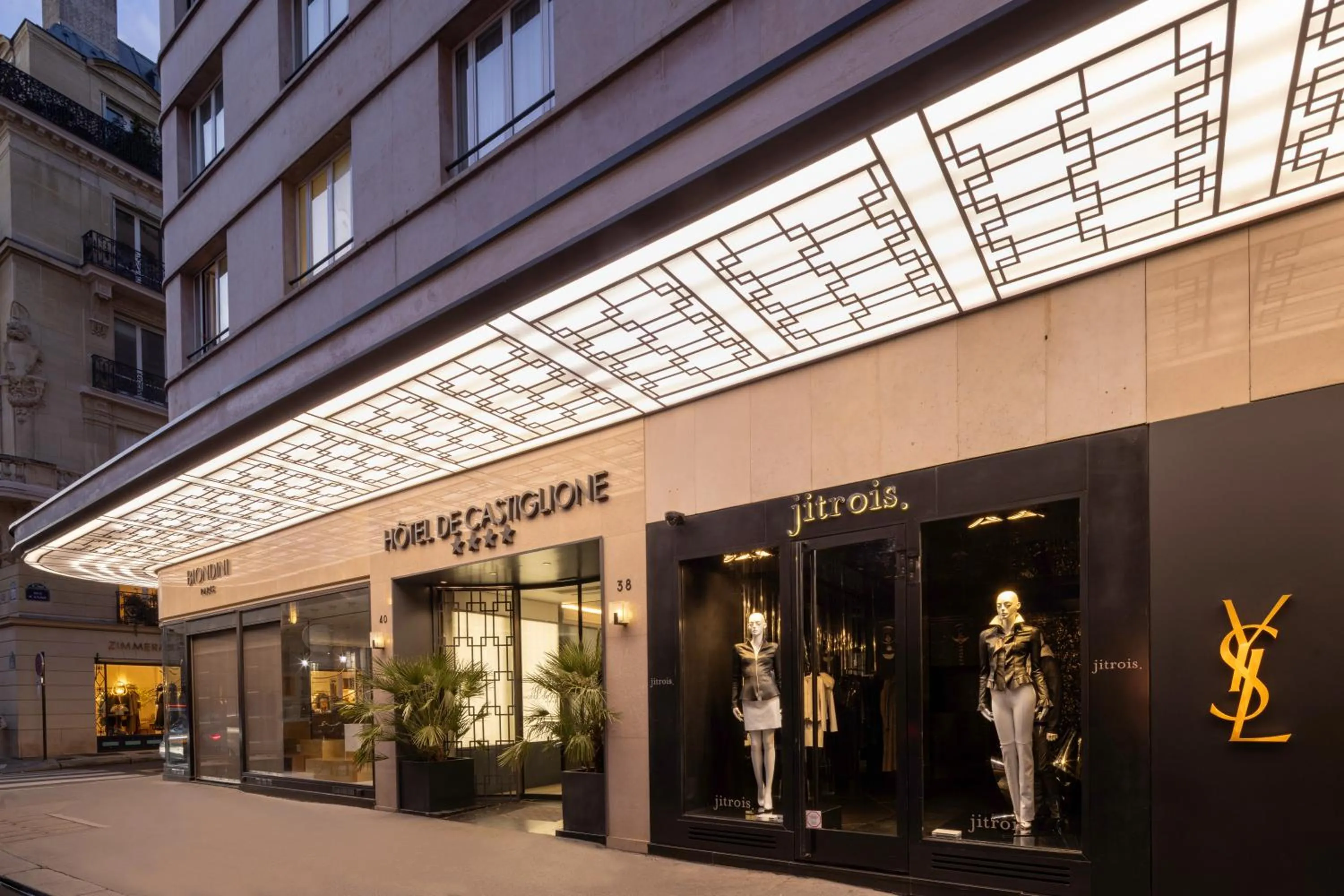 Property building in Hôtel De Castiglione