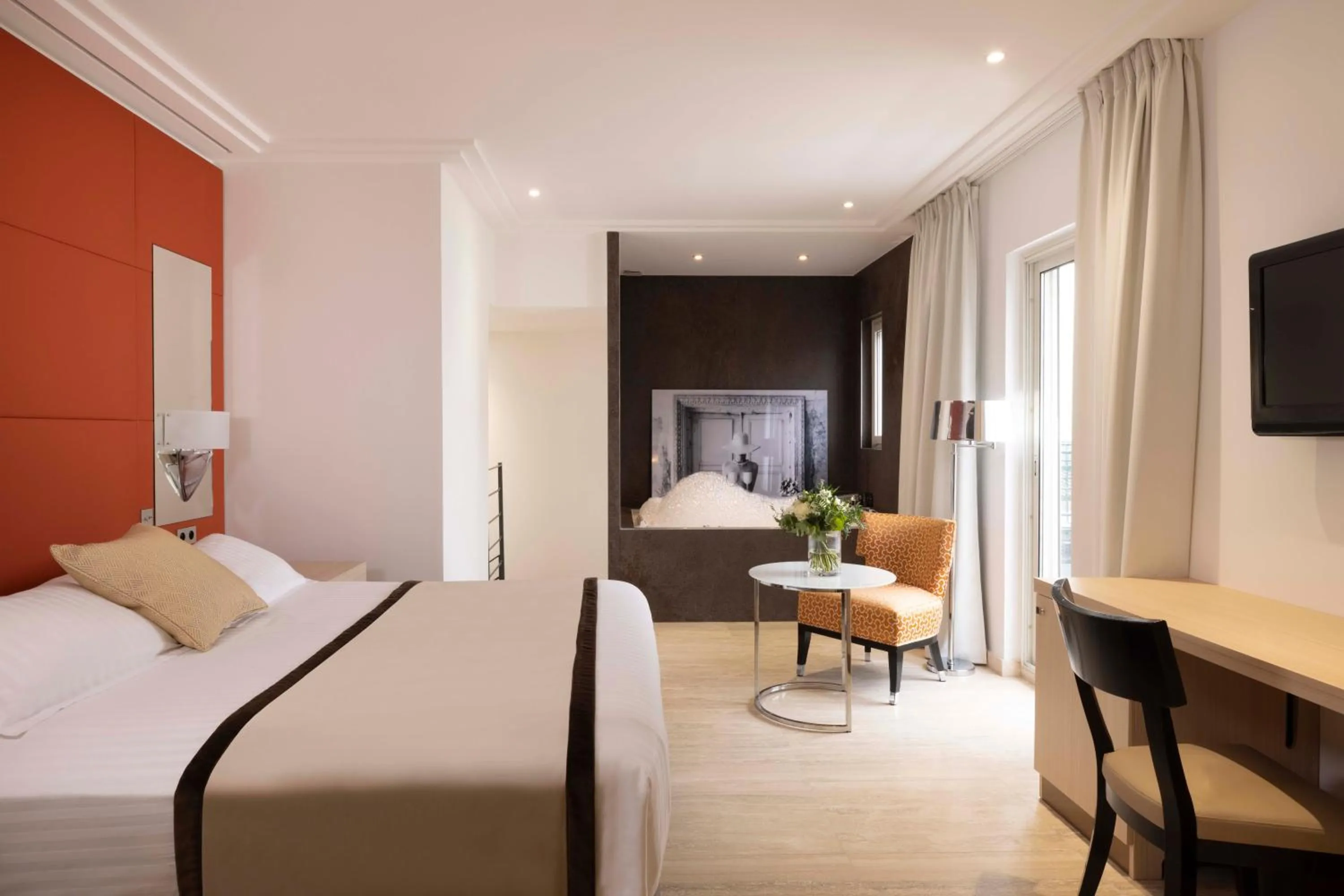 Photo of the whole room, Bed in Hôtel De Castiglione