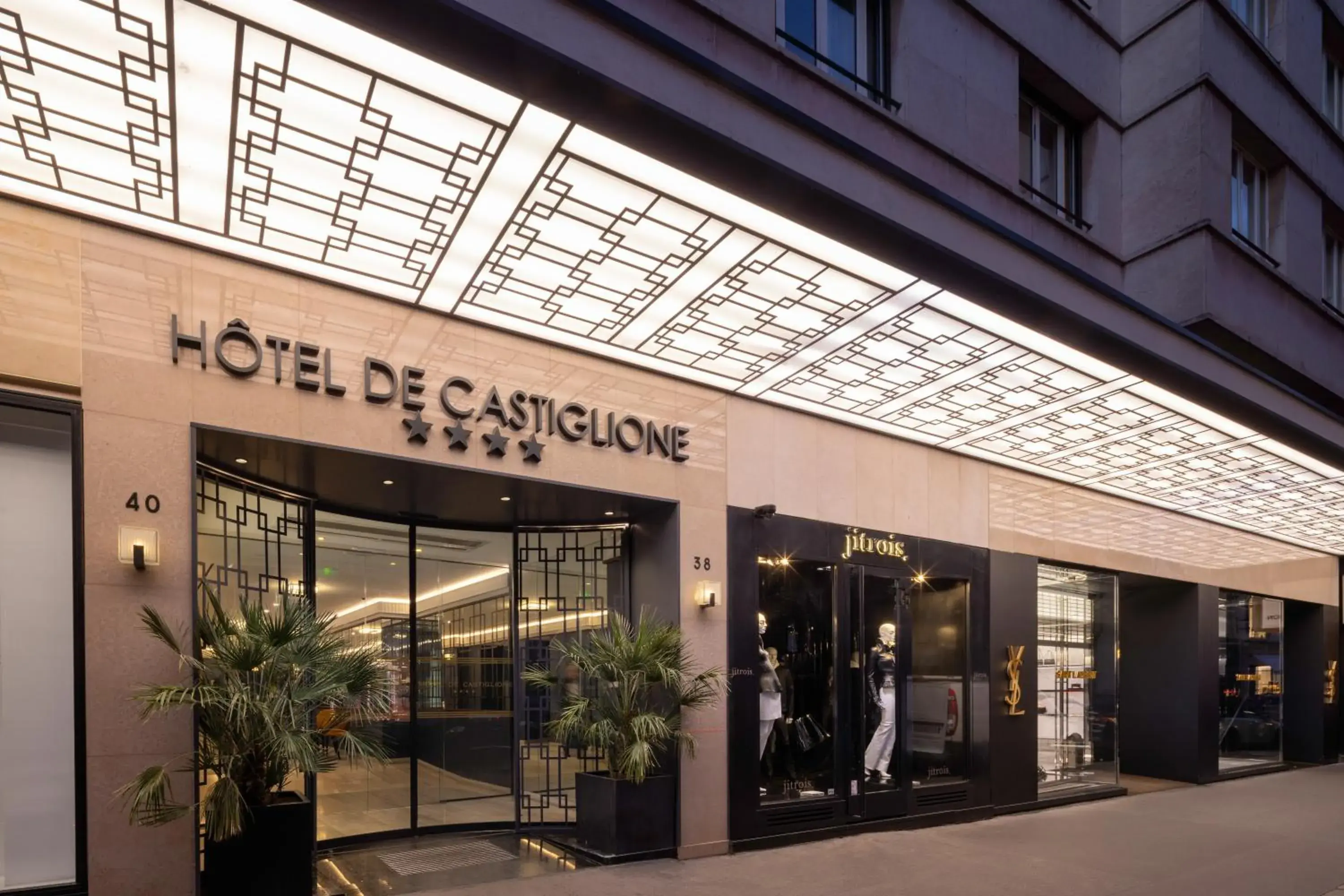 Facade/entrance in Hôtel De Castiglione Facade/entrance in Hôtel De Castiglione