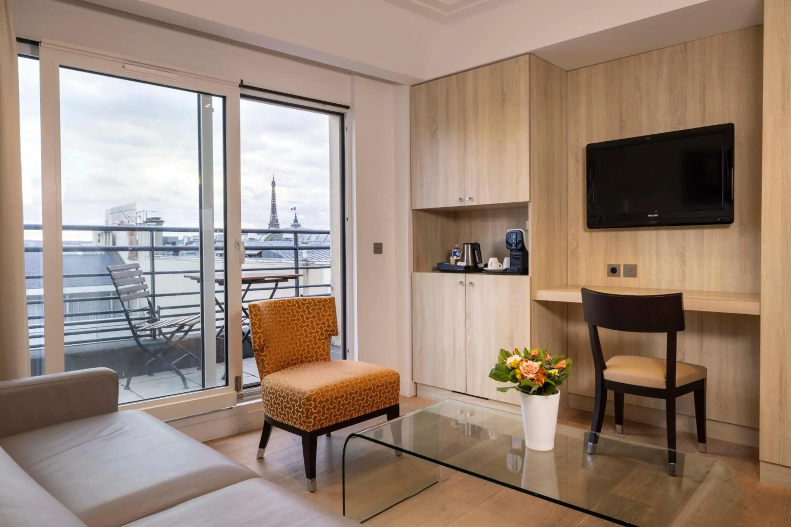 Landmark view in Hôtel De Castiglione Landmark view in Hôtel De Castiglione