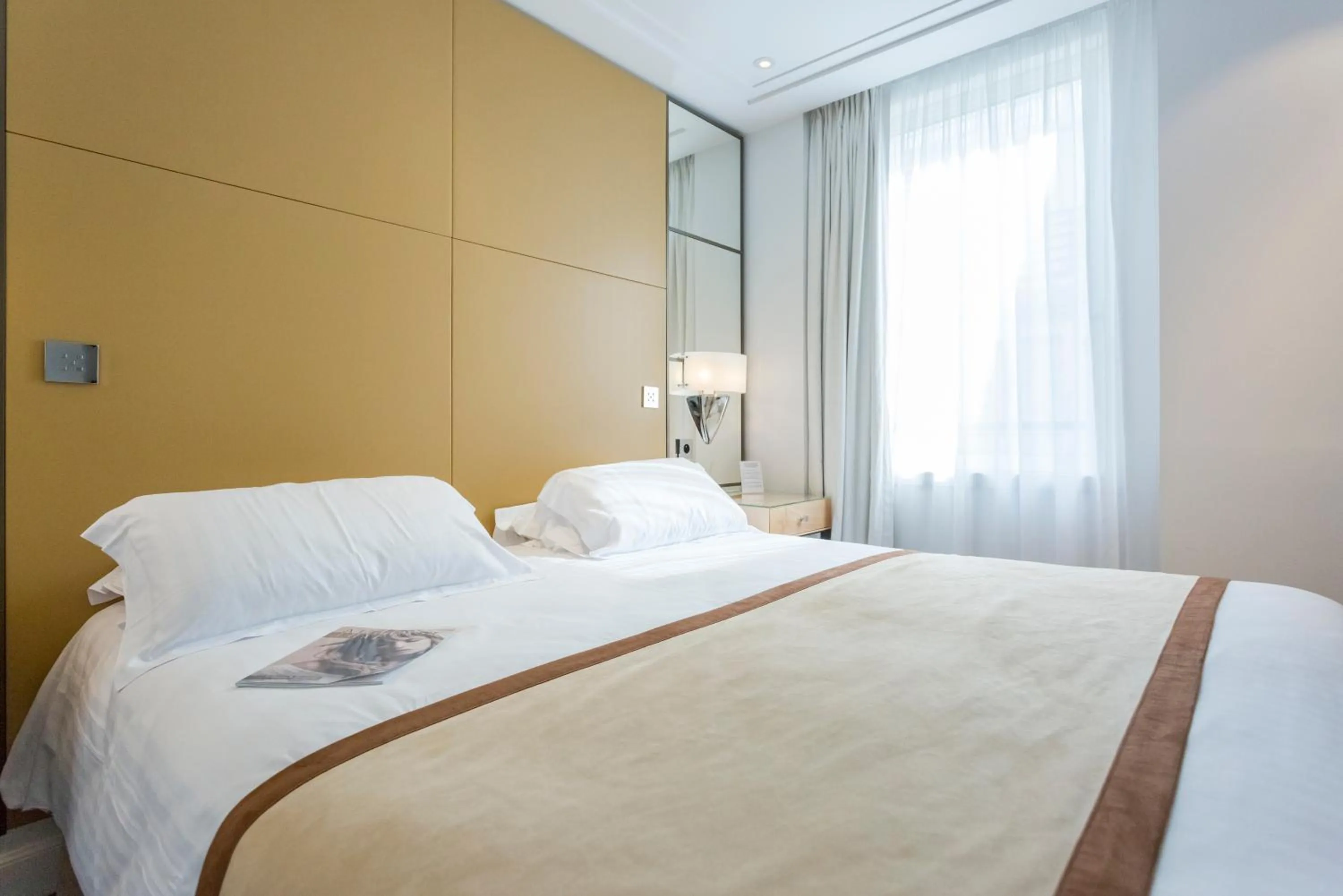 Photo of the whole room, Bed in Hôtel De Castiglione