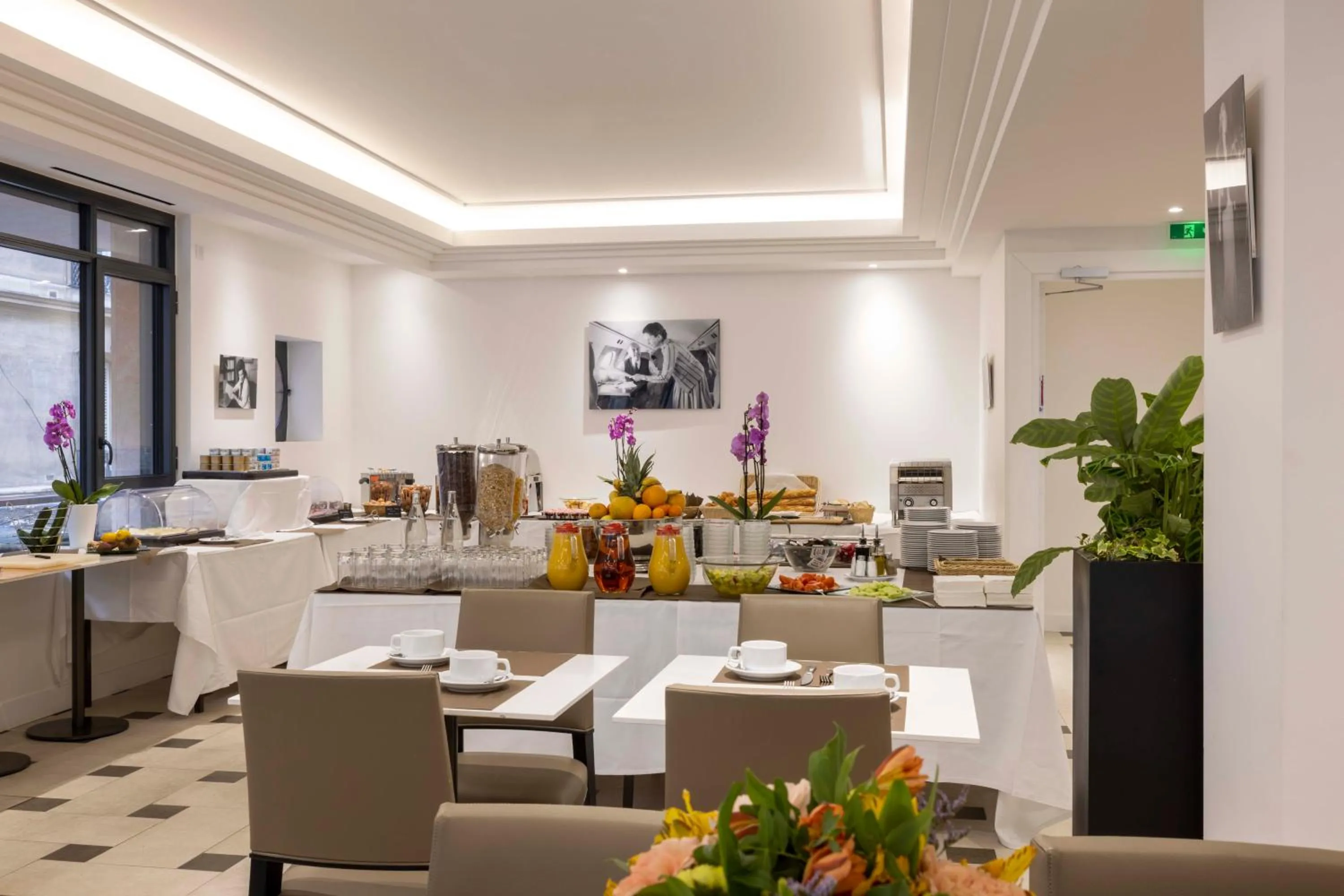 Continental breakfast in Hôtel De Castiglione