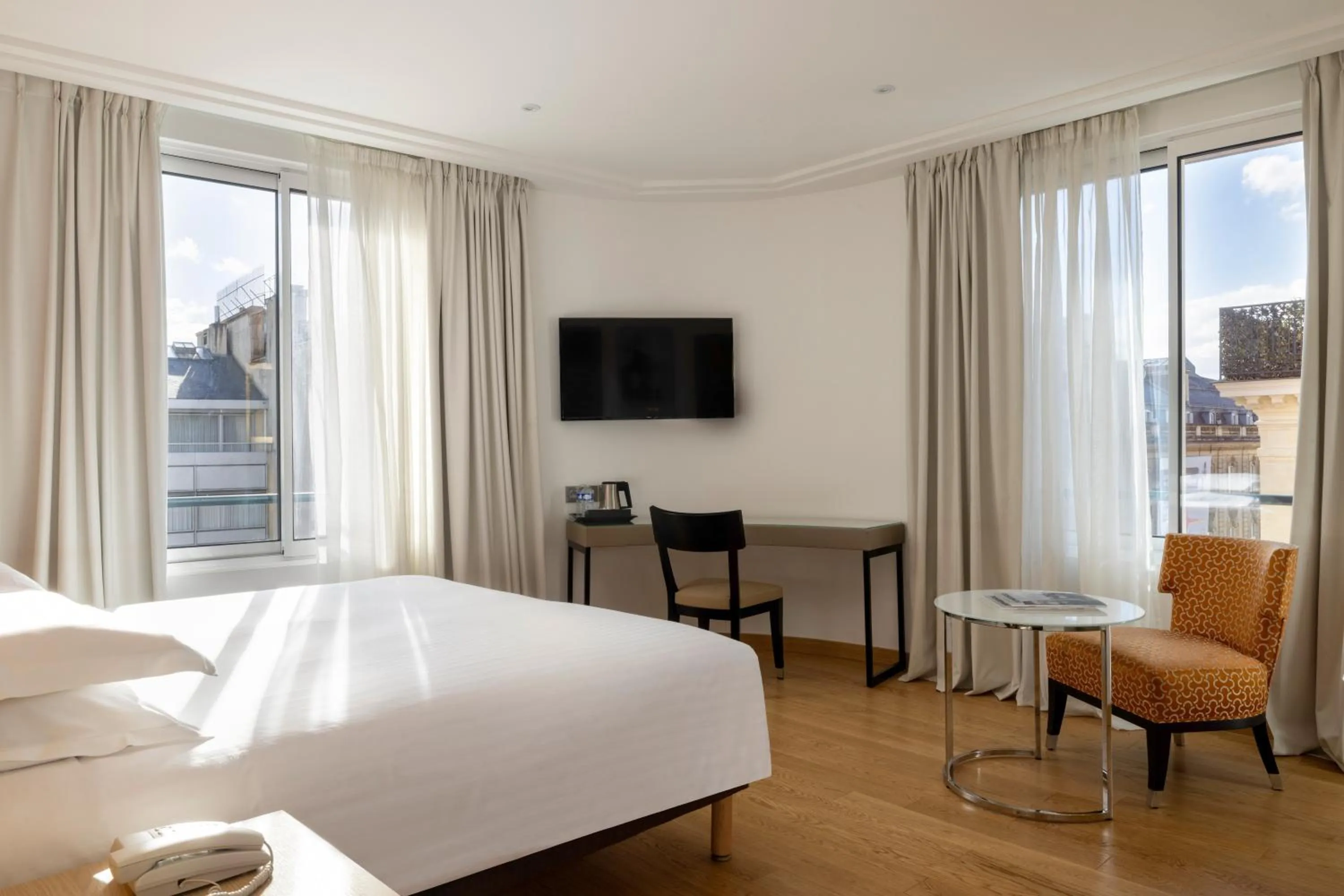 Photo of the whole room, Bed in Hôtel De Castiglione