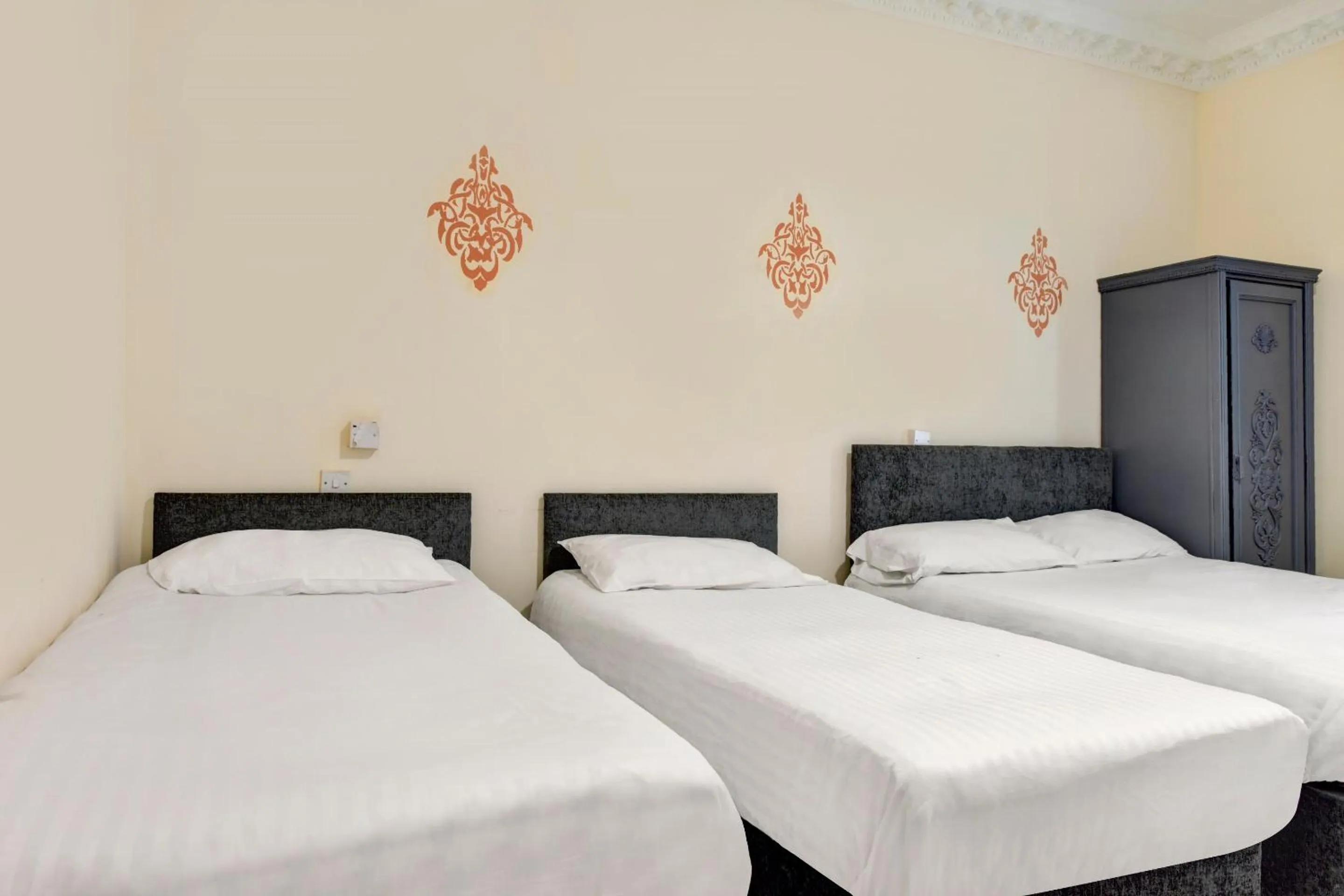 Bedroom, Bed in Empire Hotel