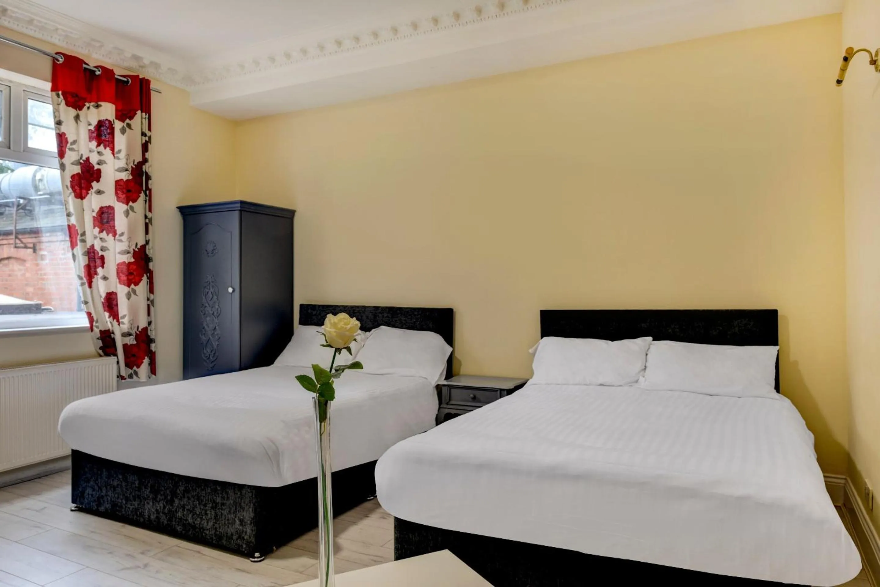 Bedroom, Bed in Empire Hotel