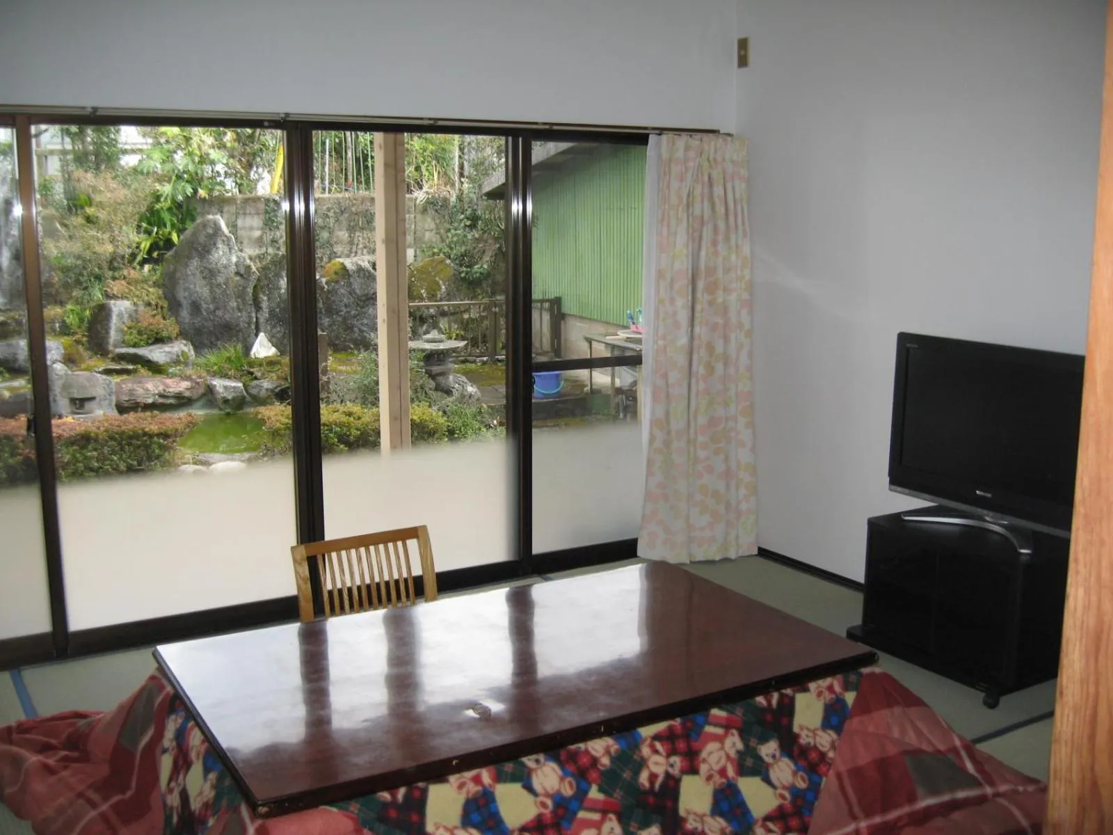 Communal lounge/ TV room in Guesthouse Fukiaesu