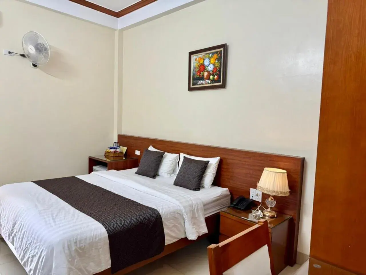 Deluxe King Room in Royal Hotel Ha Giang Deluxe King Room in Royal Hotel Ha Giang