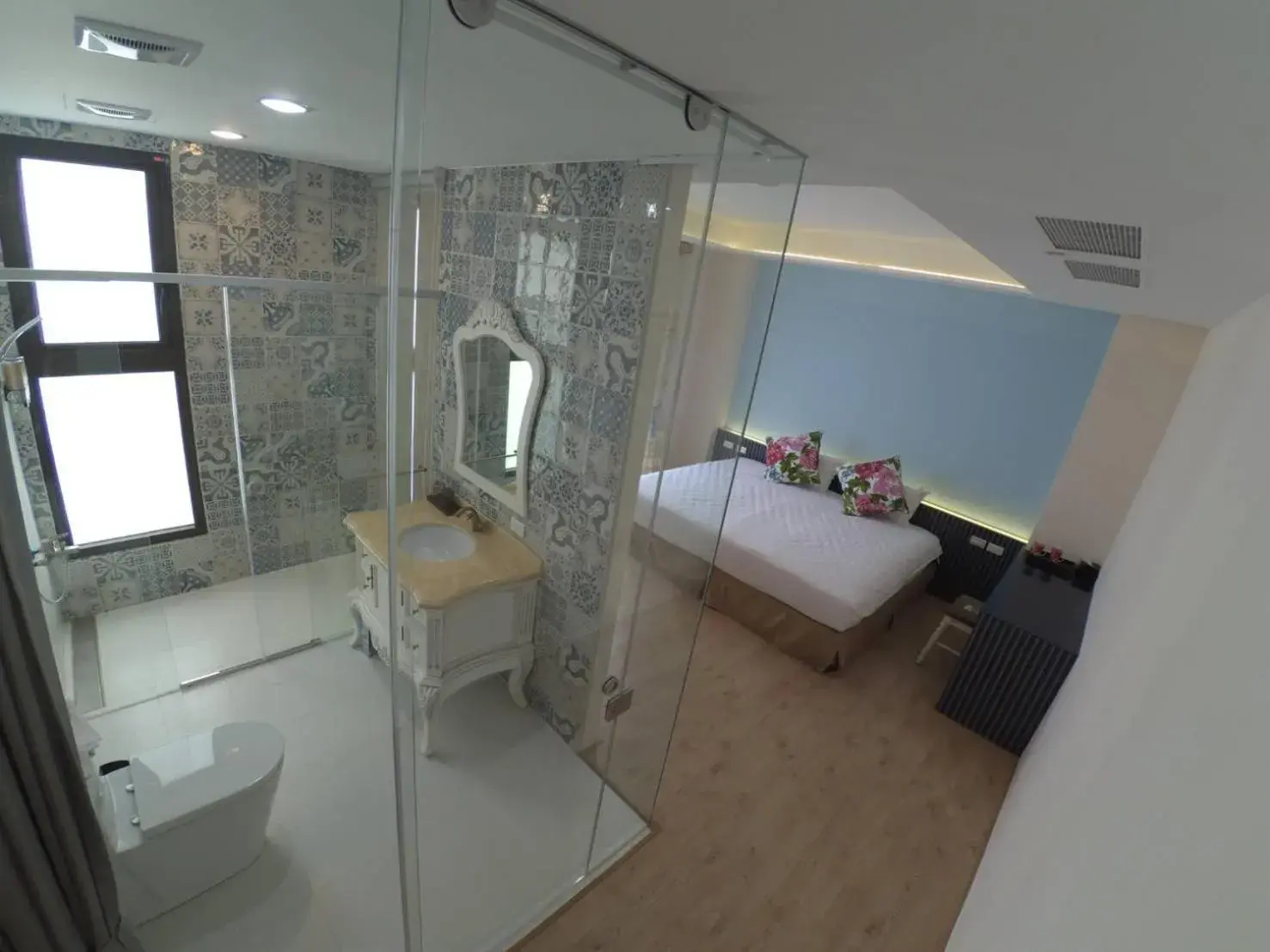 King Room with Balcony in ING Spa B&B King Room with Balcony in ING Spa B&B