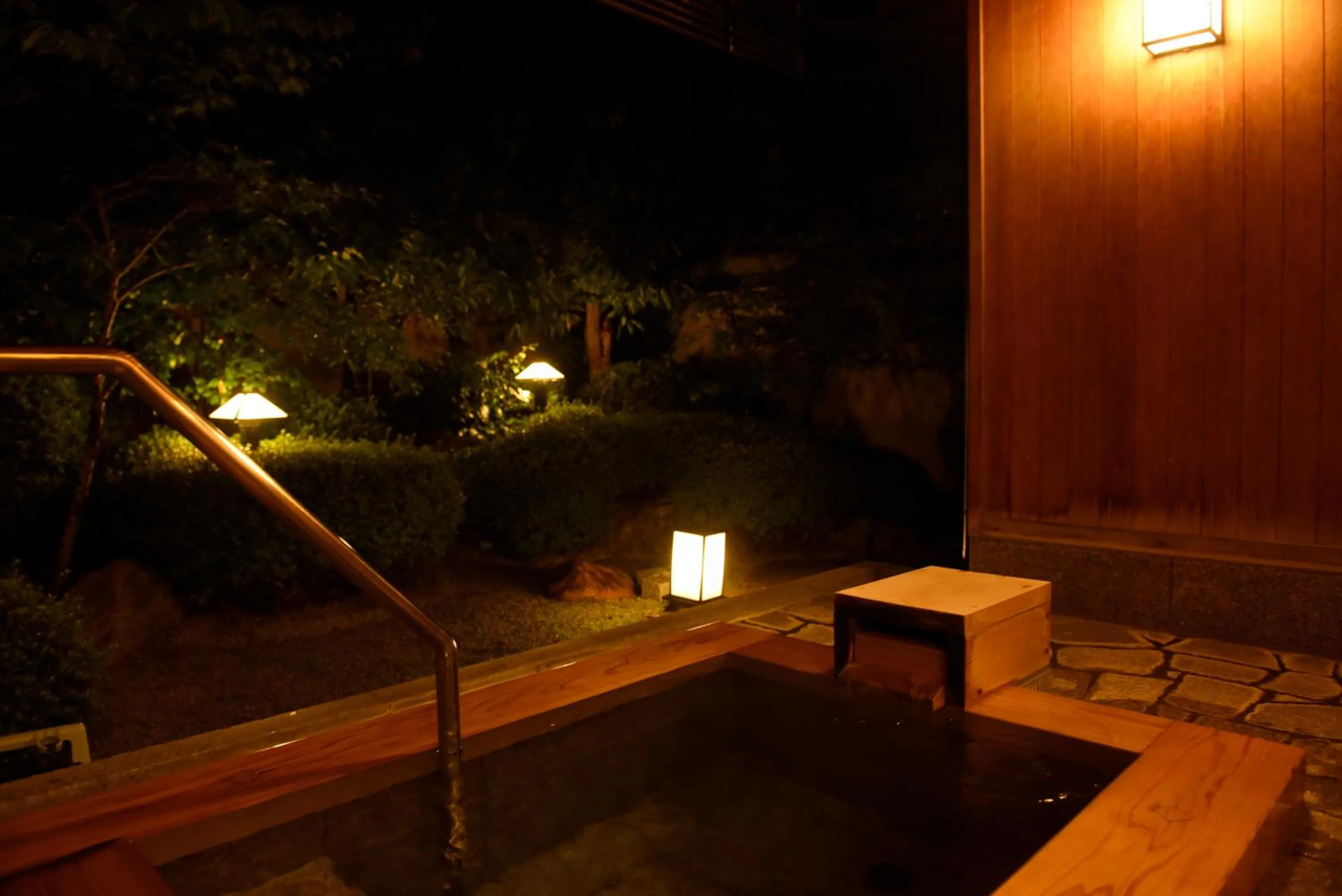 Hot Spring Bath in Kaikatei Hanagozen
