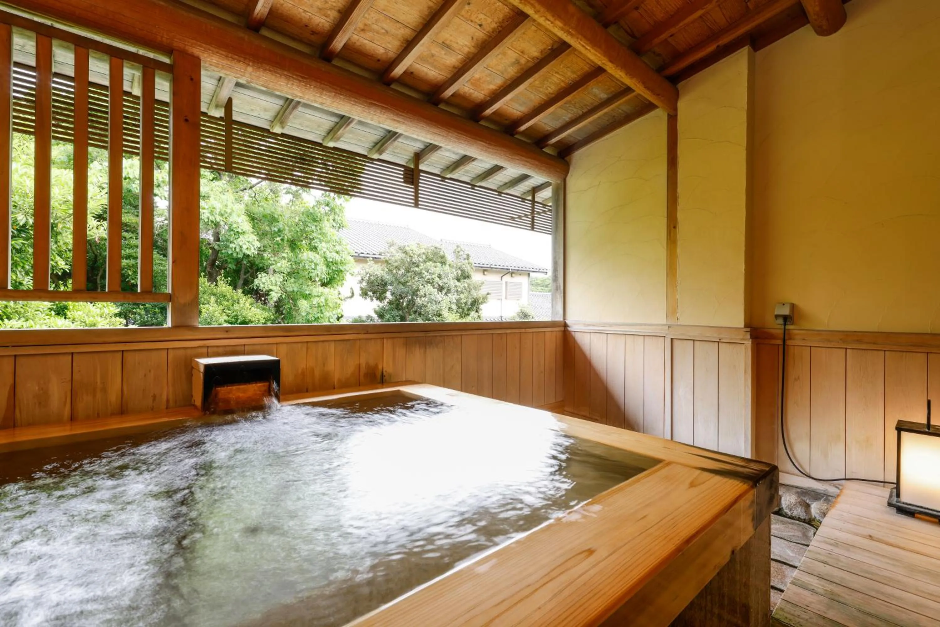 Hot Spring Bath in Kaikatei Hanagozen