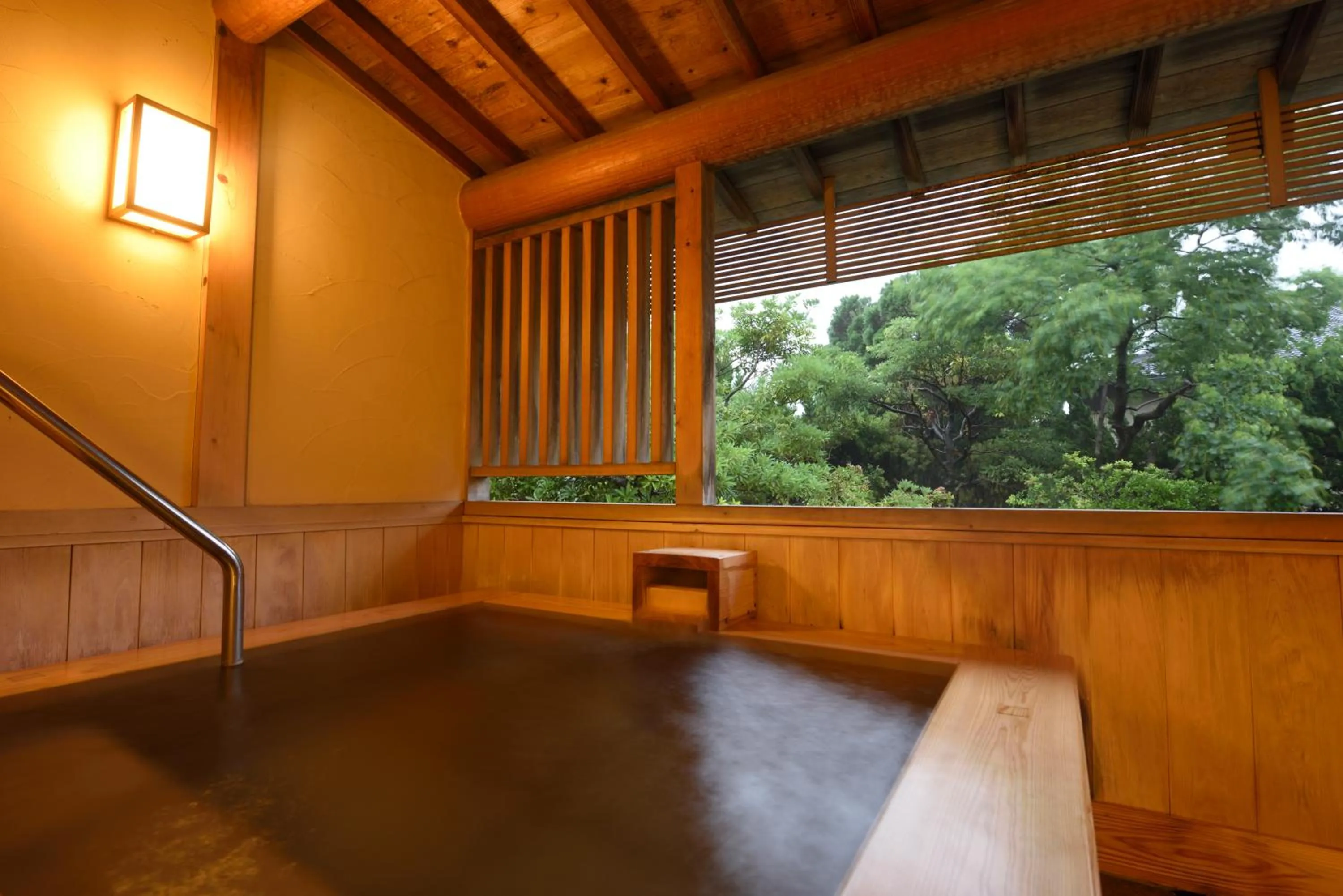 Hot Spring Bath in Kaikatei Hanagozen