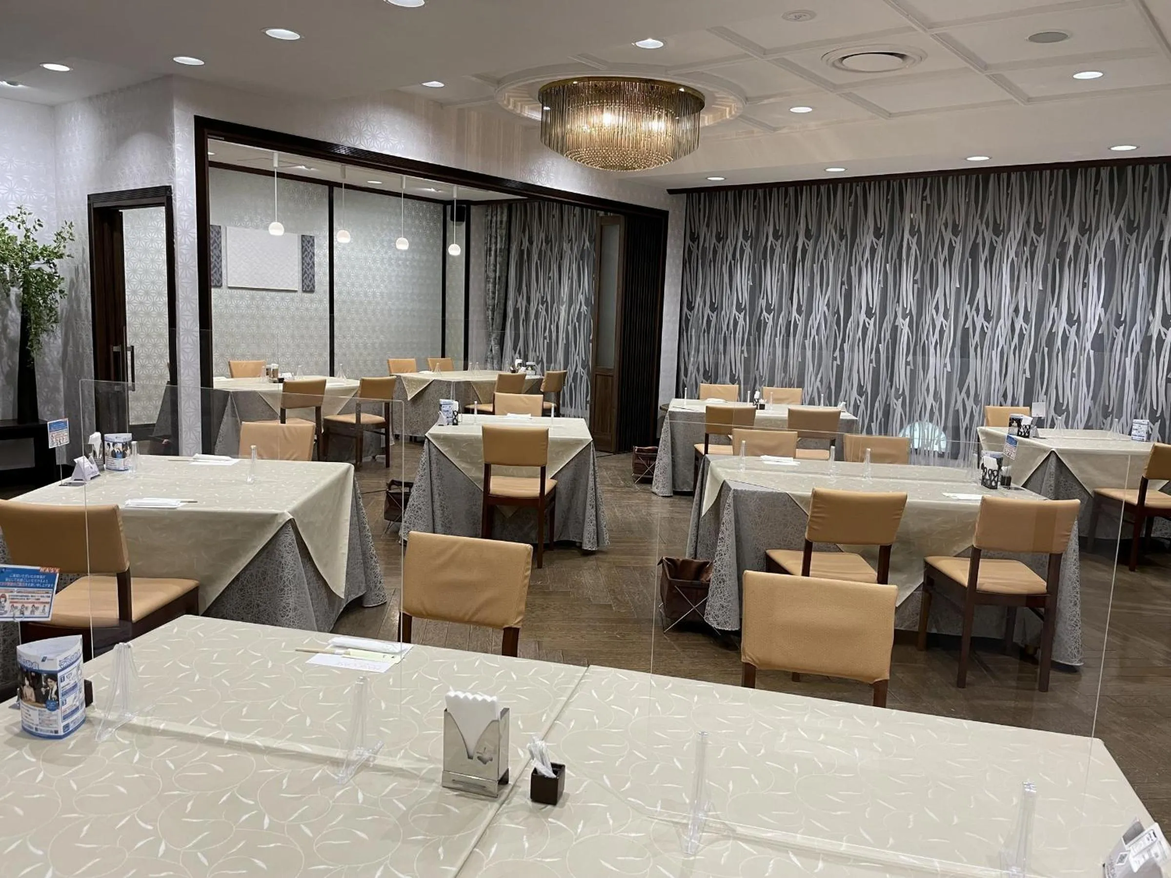 Restaurant/places to eat in Hotel Sunlife Garden