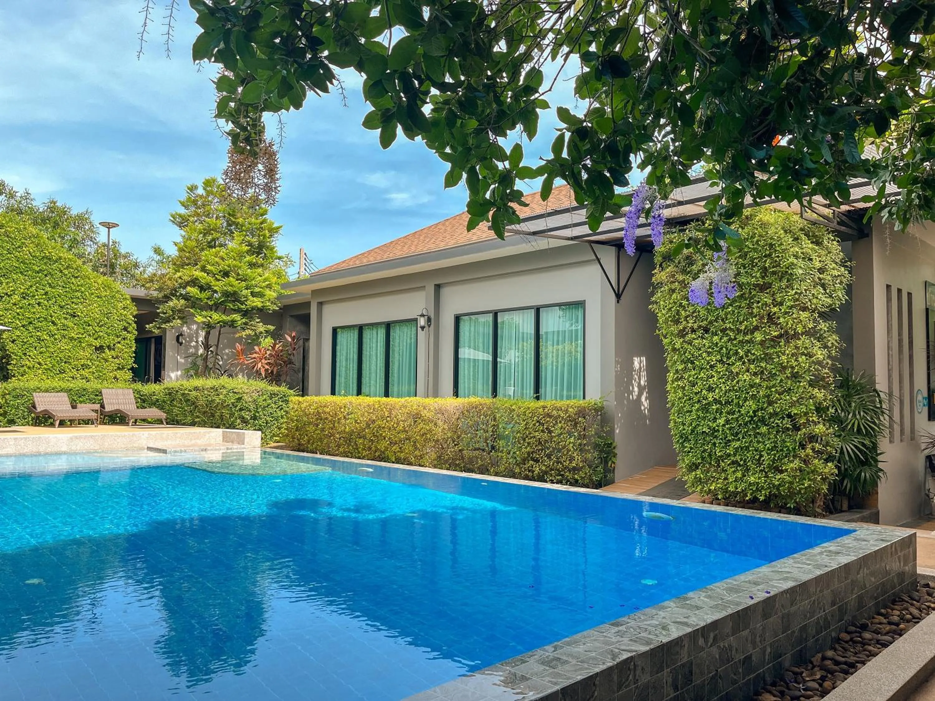 Swimming pool in BaanMee Phuket near Chalong Pier