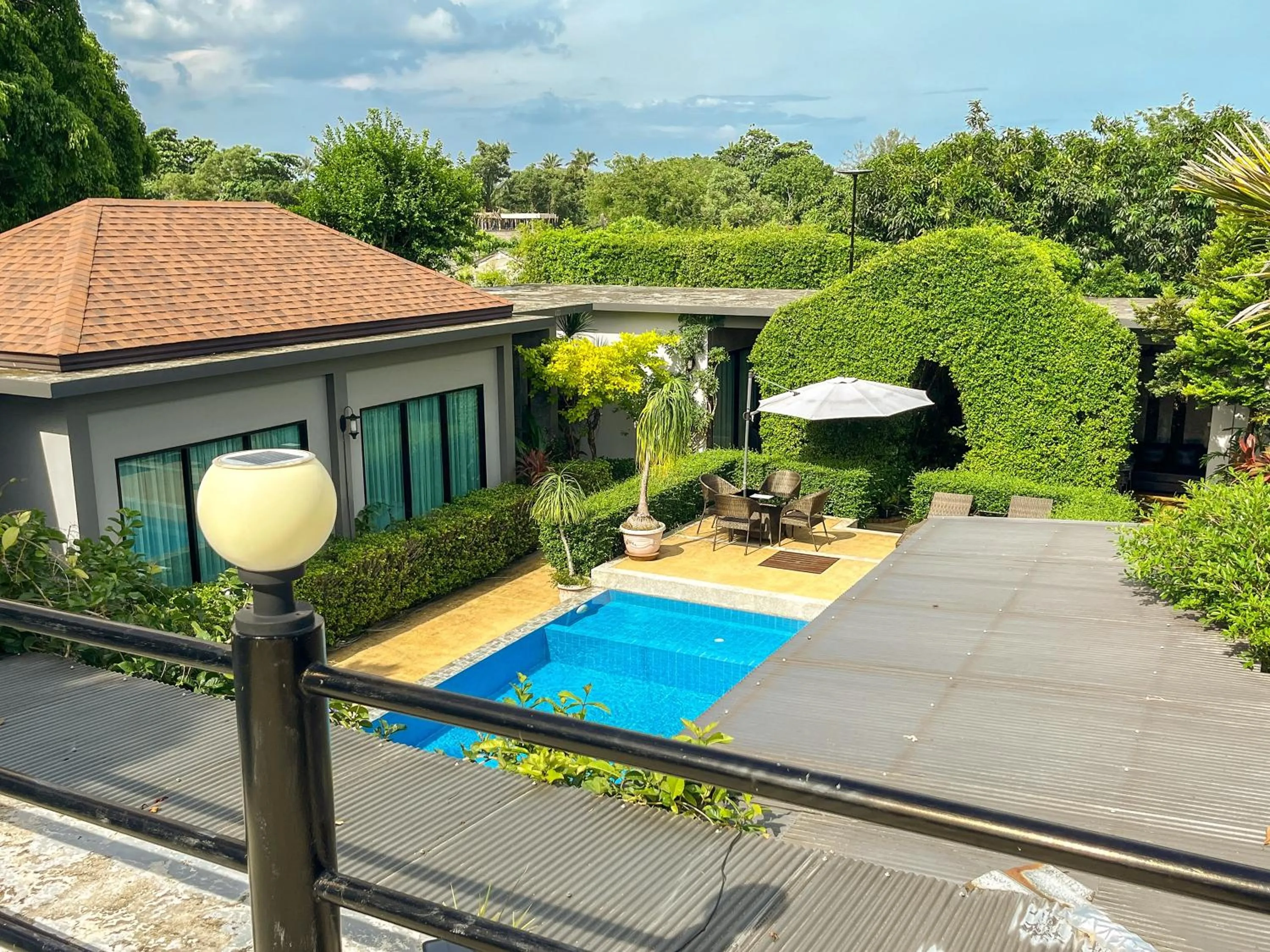Swimming pool in BaanMee Phuket near Chalong Pier