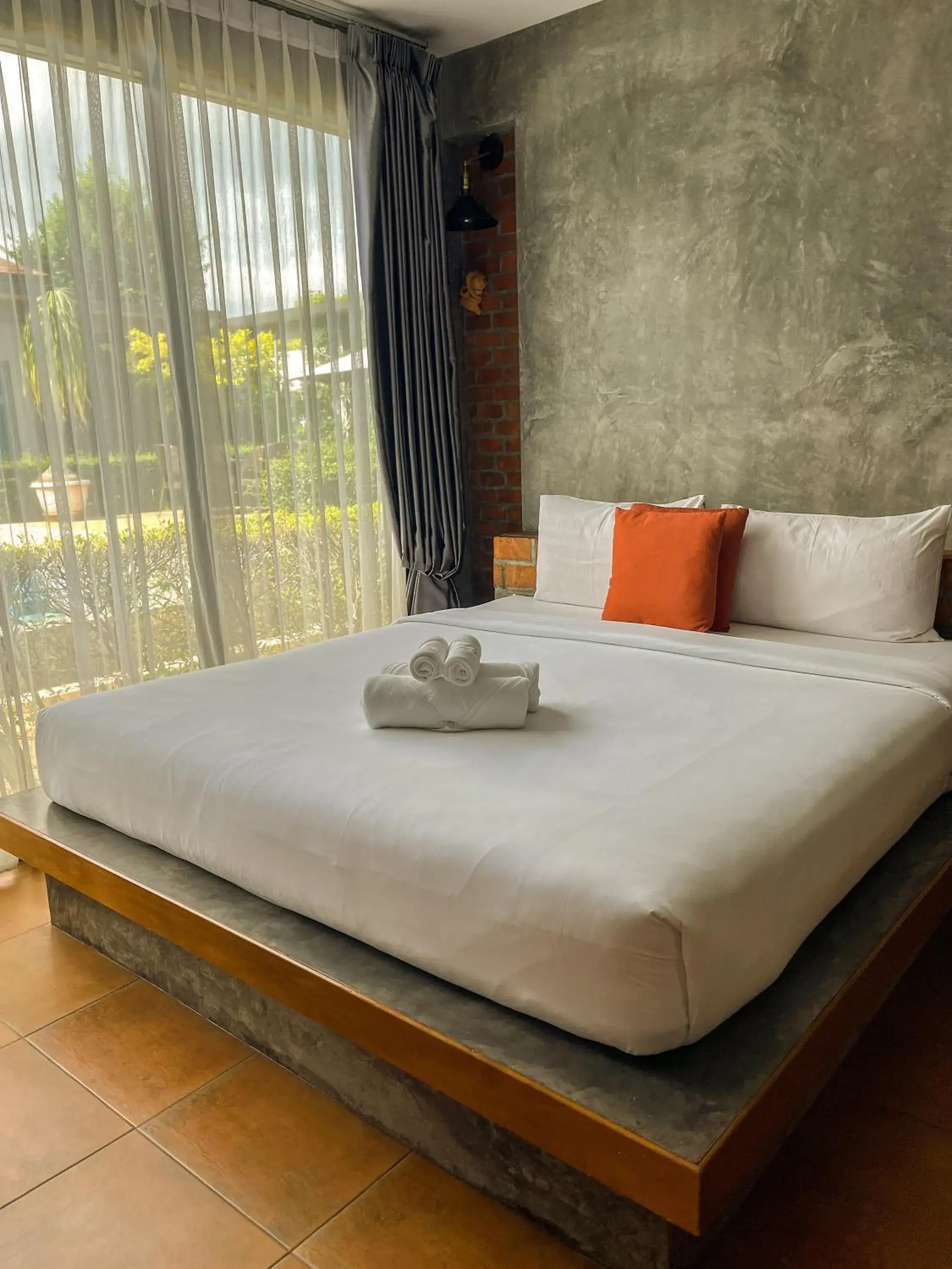 Bed in BaanMee Phuket near Chalong Pier Bed in BaanMee Phuket near Chalong Pier