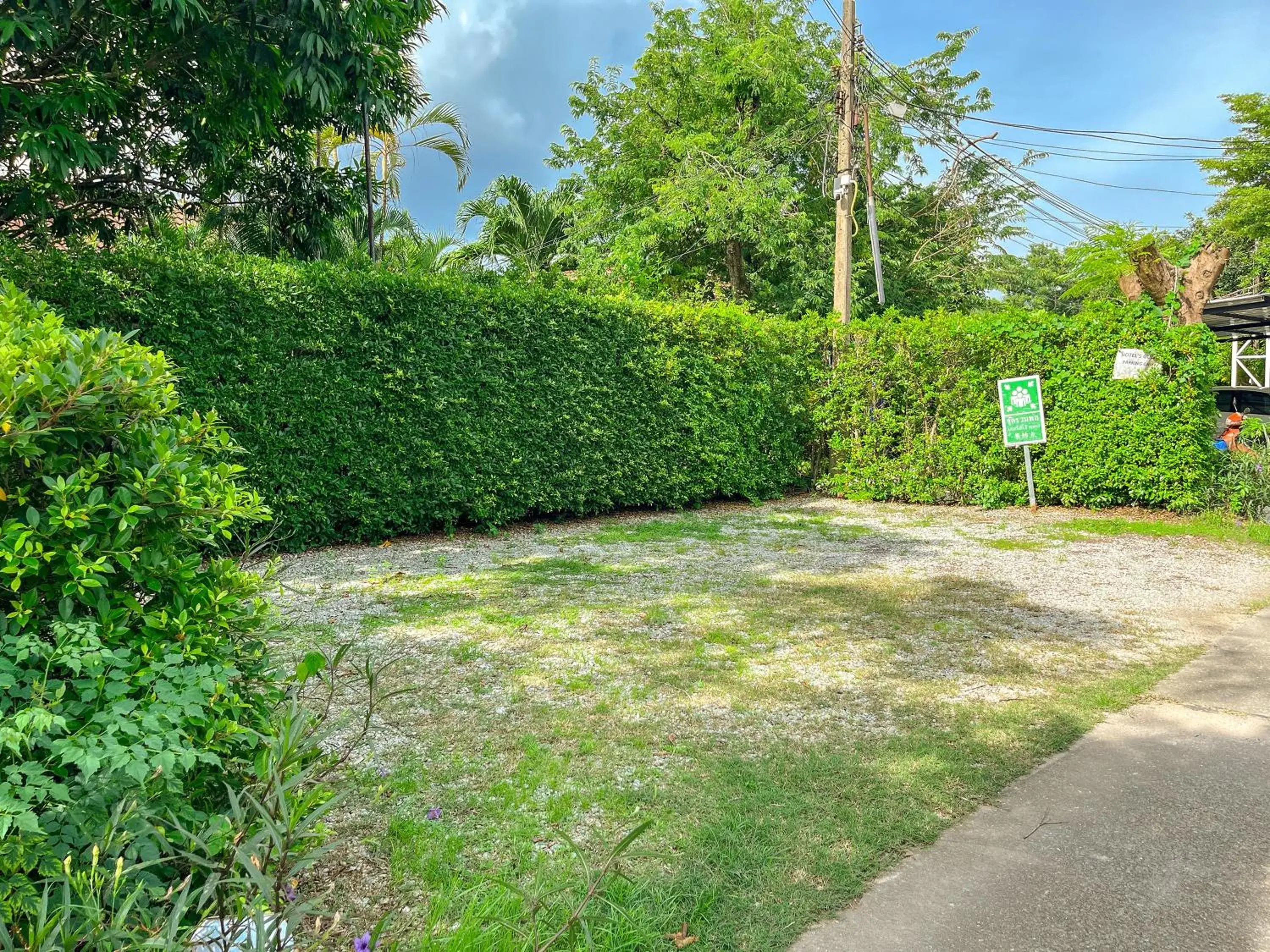 Property building in BaanMee Phuket near Chalong Pier Property building in BaanMee Phuket near Chalong Pier