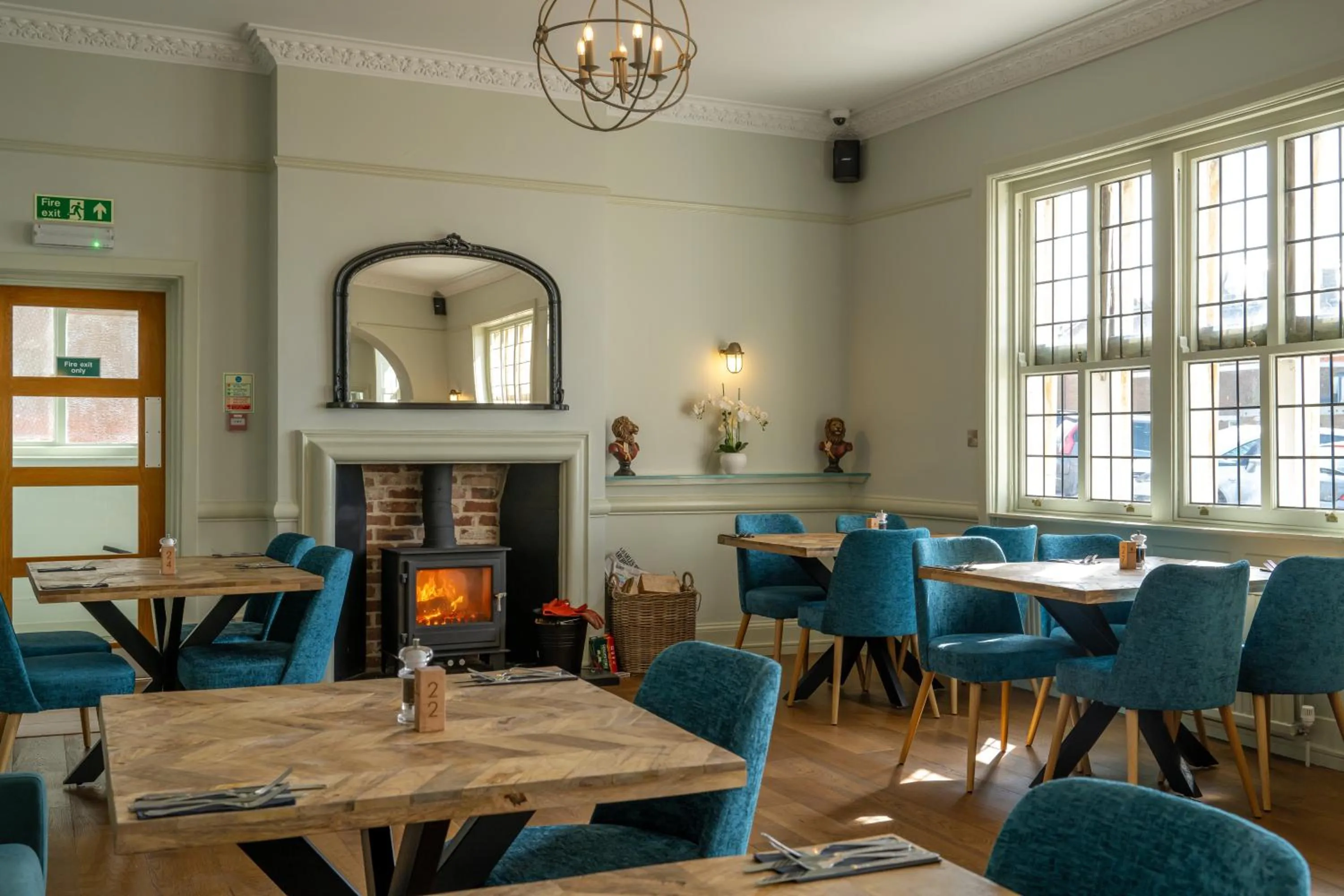 Restaurant/places to eat in The Golden Lion Hotel