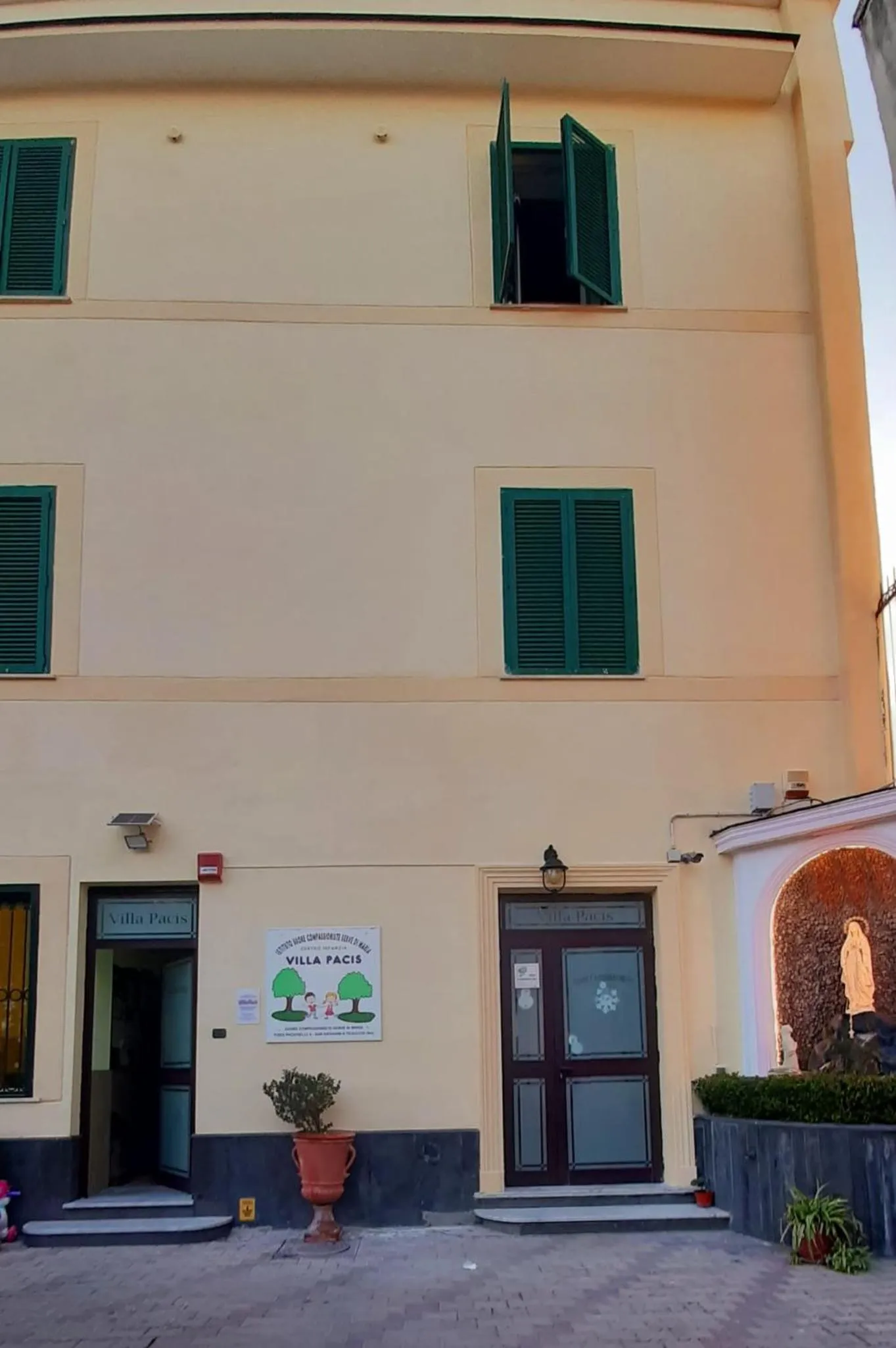 Property building in Villa Pacis